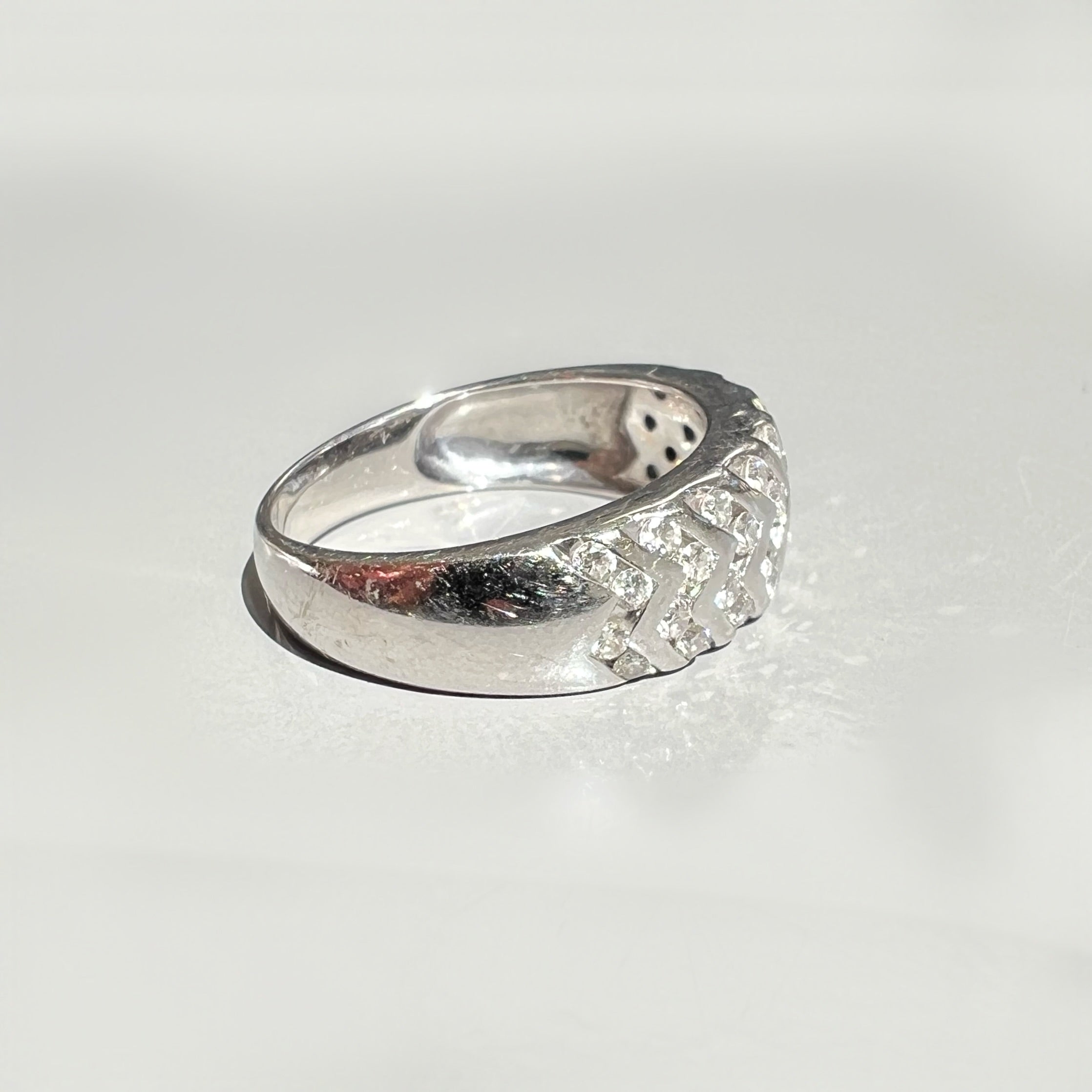 Domed Diamond 0.32ct ZIg Zag Band in 18ct White Gold