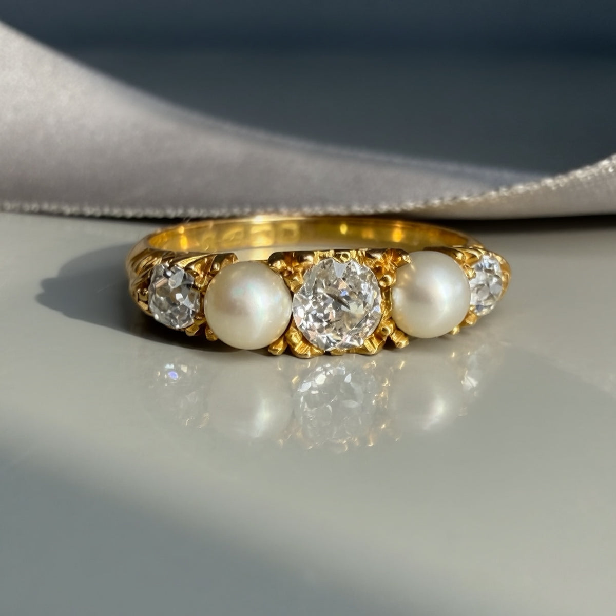 Antique Victorian Diamond and Pearl 18ct Gold Ring