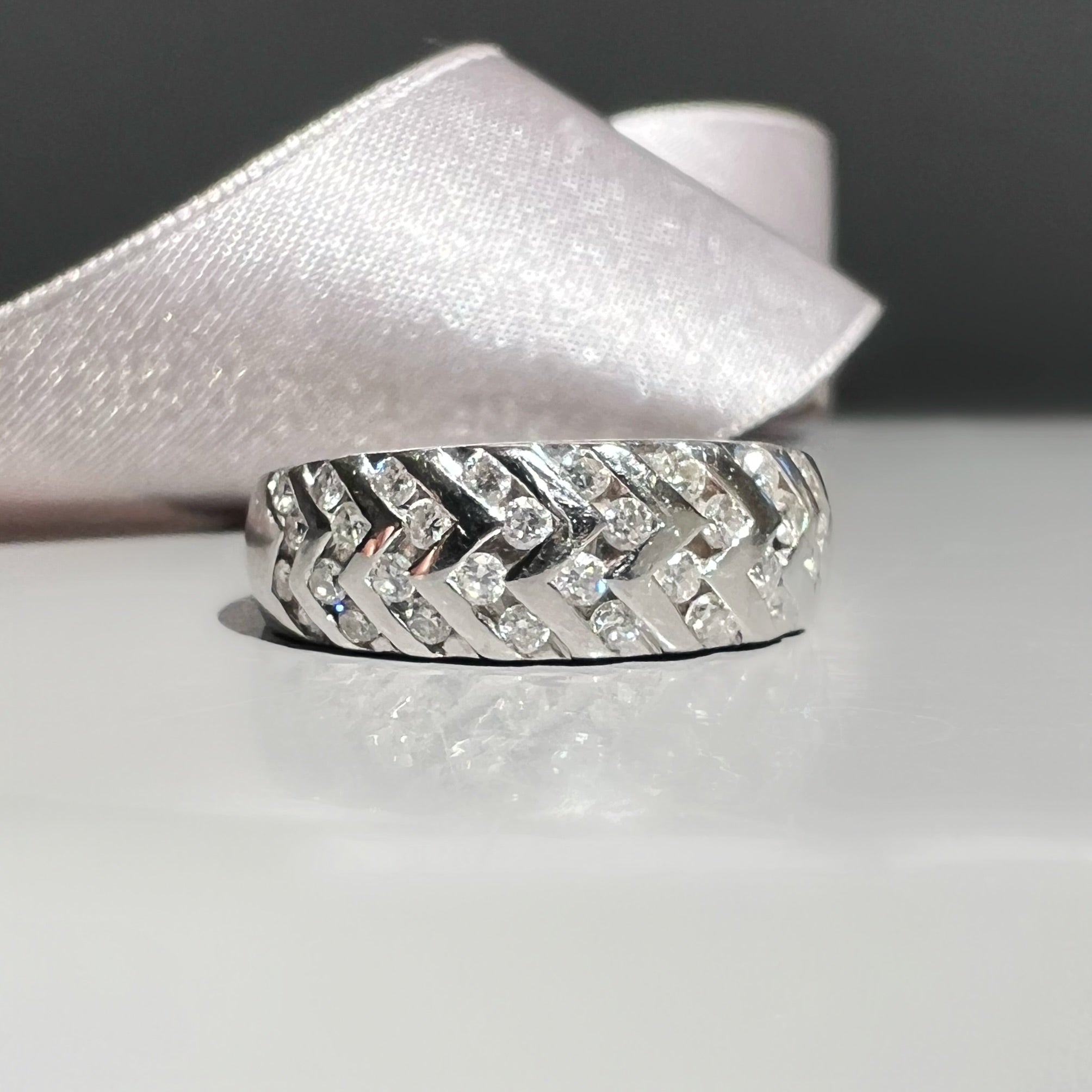 Domed Diamond 0.32ct ZIg Zag Band in 18ct White Gold