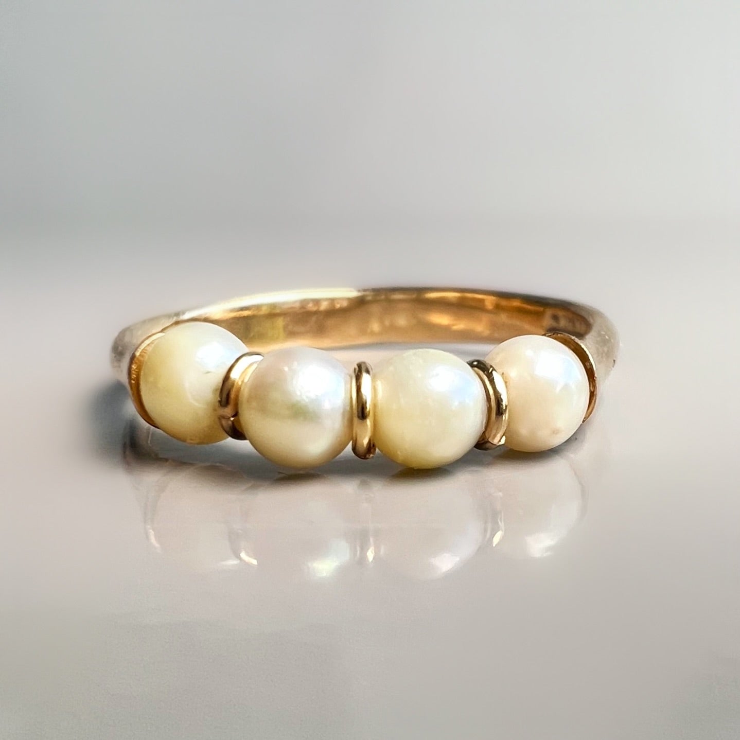 Vintage 4 Pearl 9ct Gold Ring