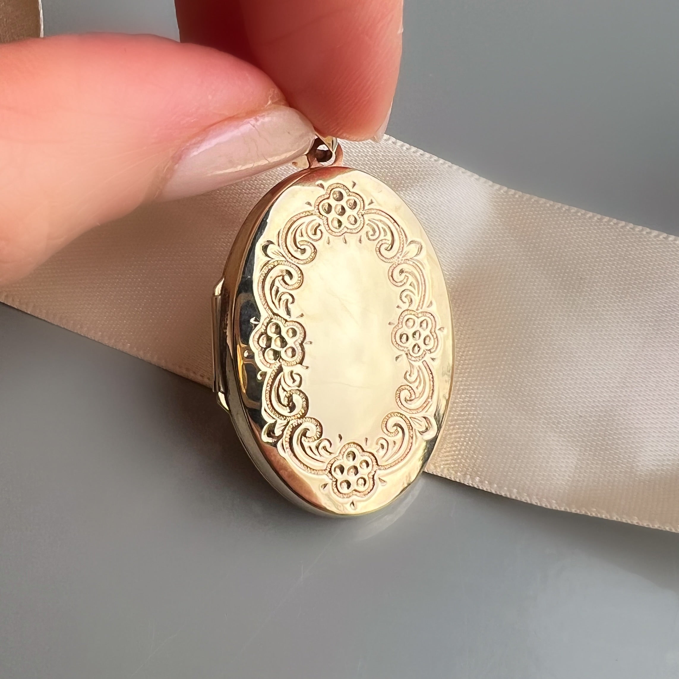 Vintage 9ct Gold Oval Shaped Locket with Floral Engraving