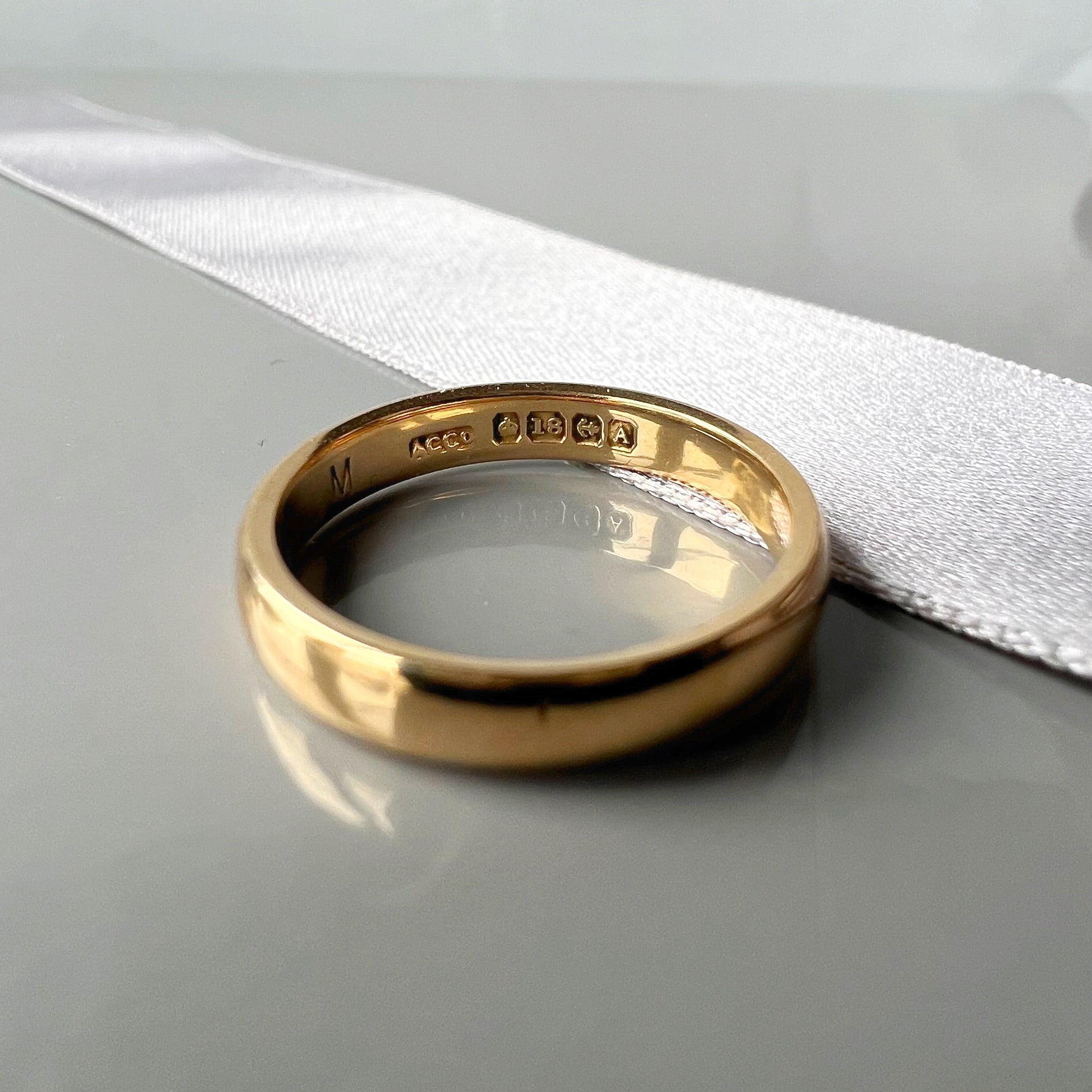 18ct Gold Antique Wedding Band