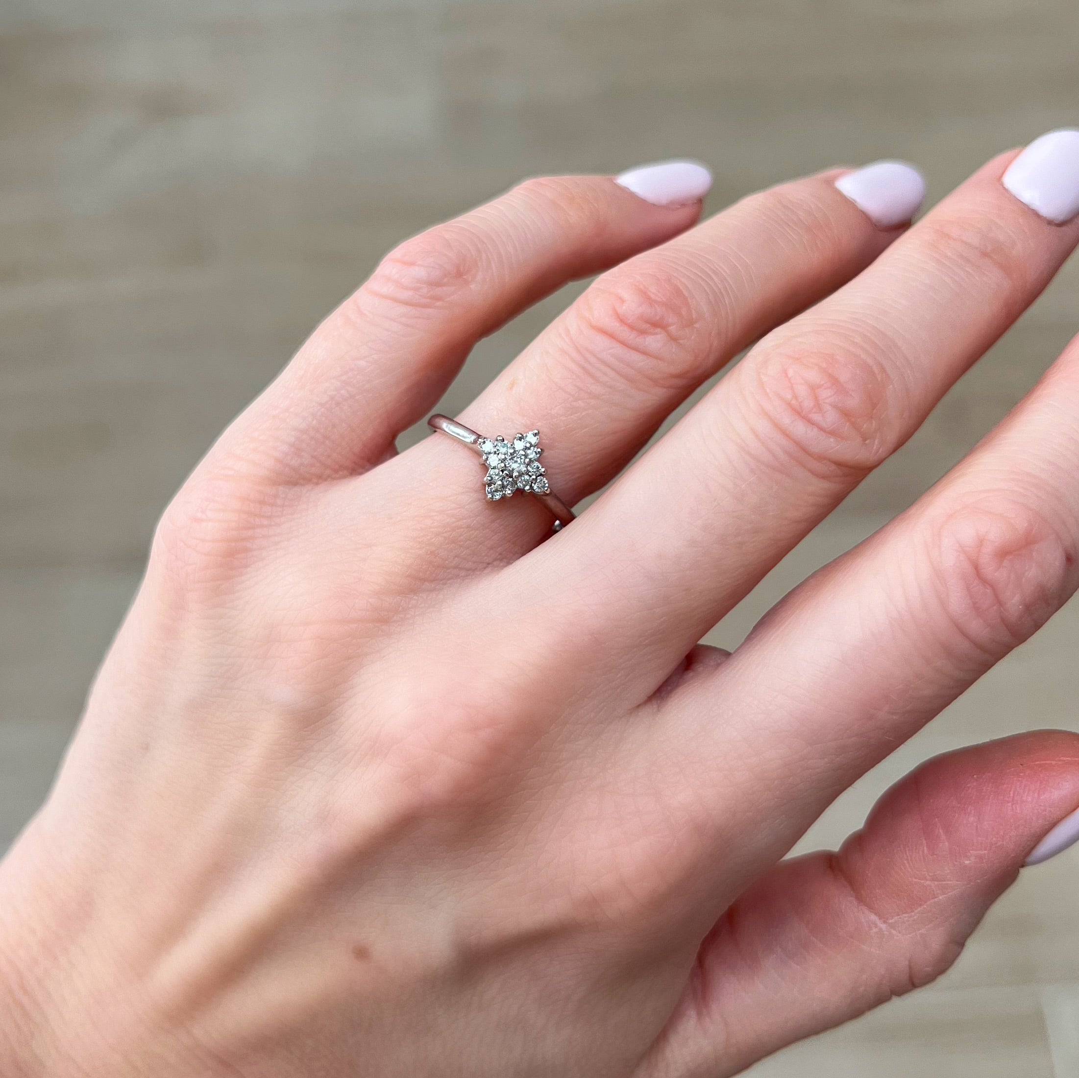 18ct White Gold Diamond Cluster Ring