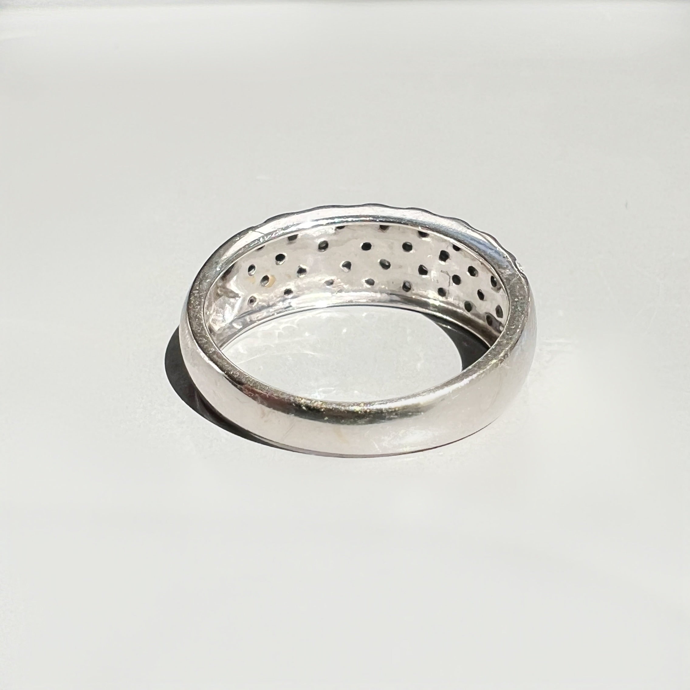 Domed Diamond 0.32ct ZIg Zag Band in 18ct White Gold