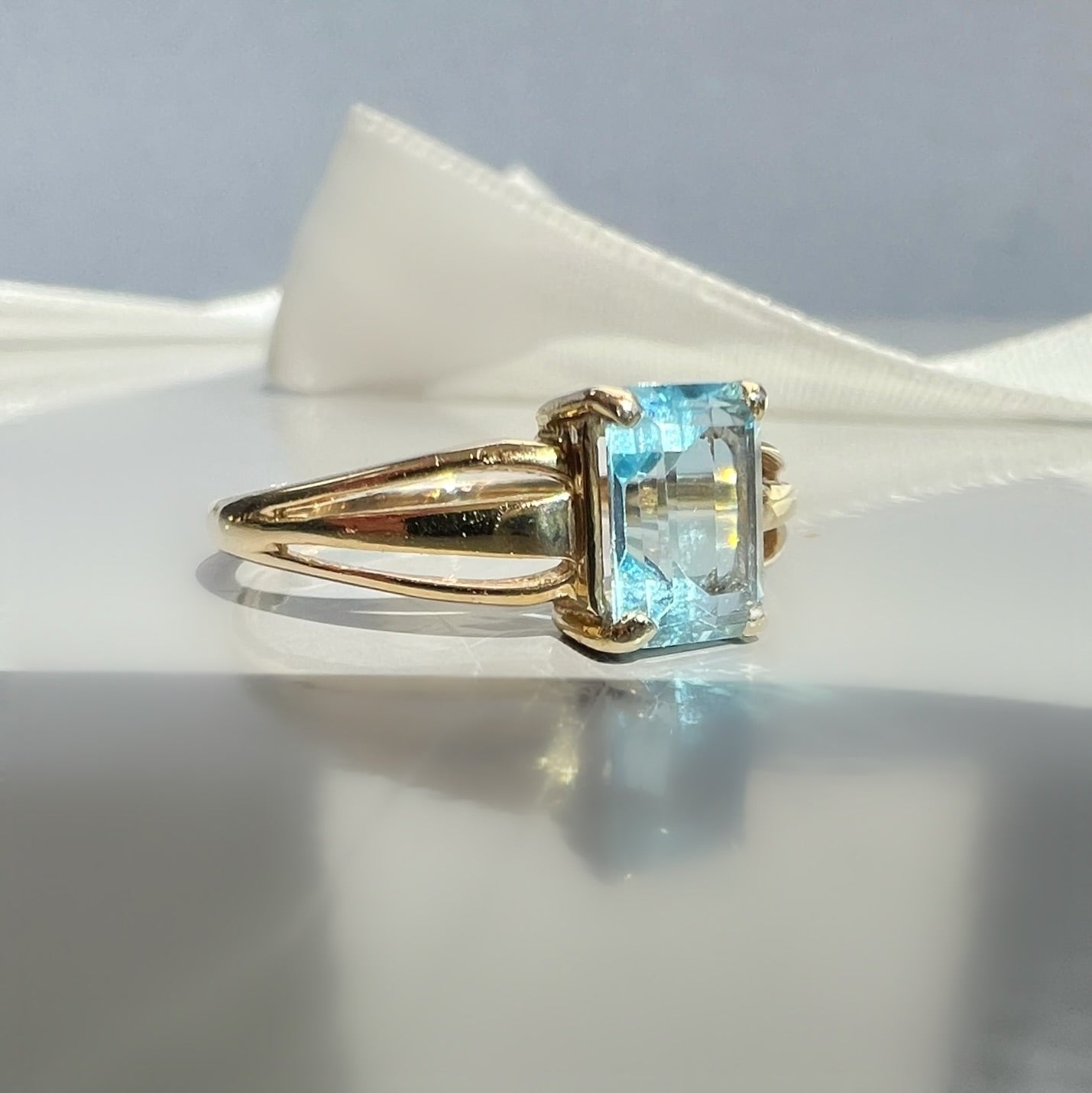 Vintage 9ct Gold and Blue Topaz Ring