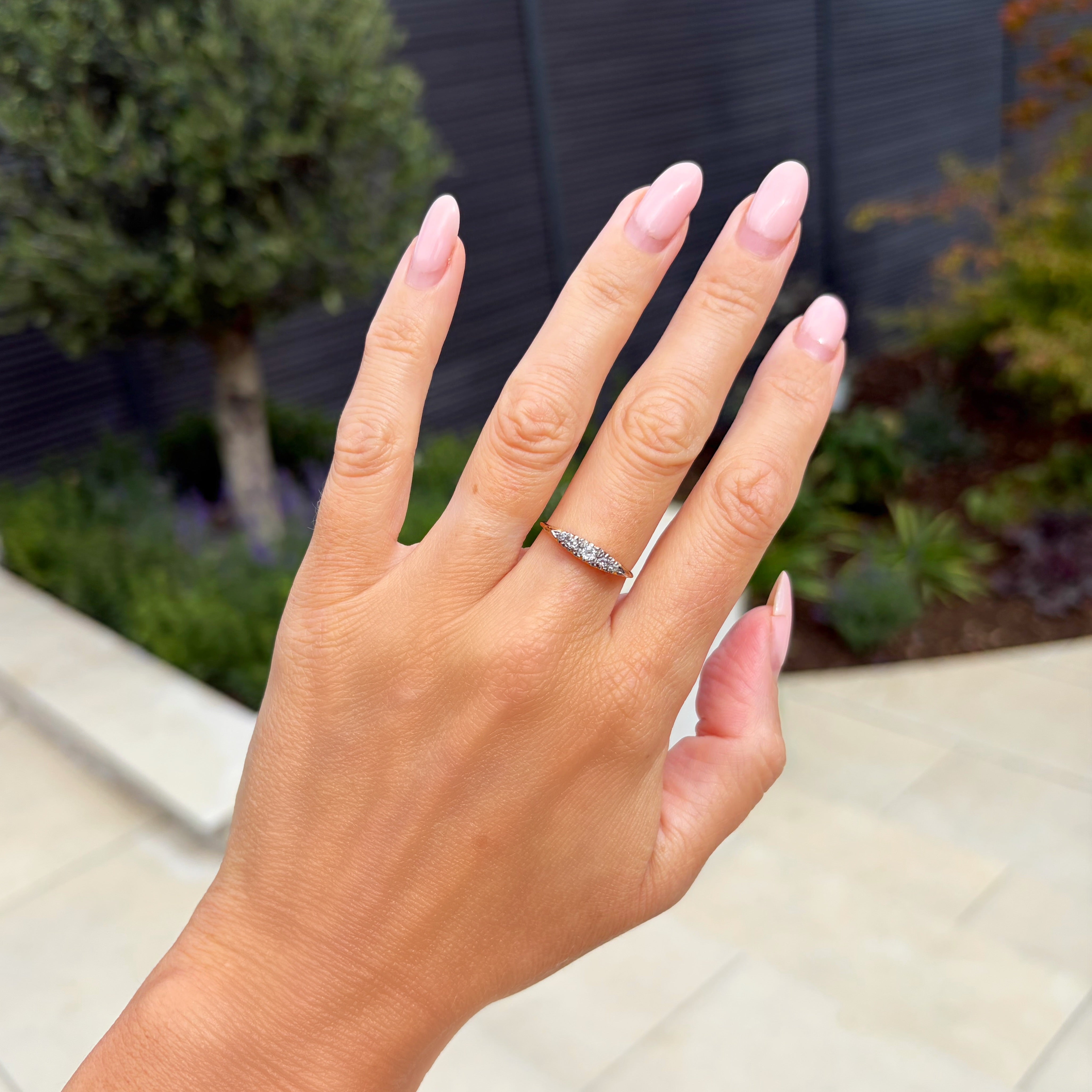 Antique Graduated 0.10ct Diamond Ring