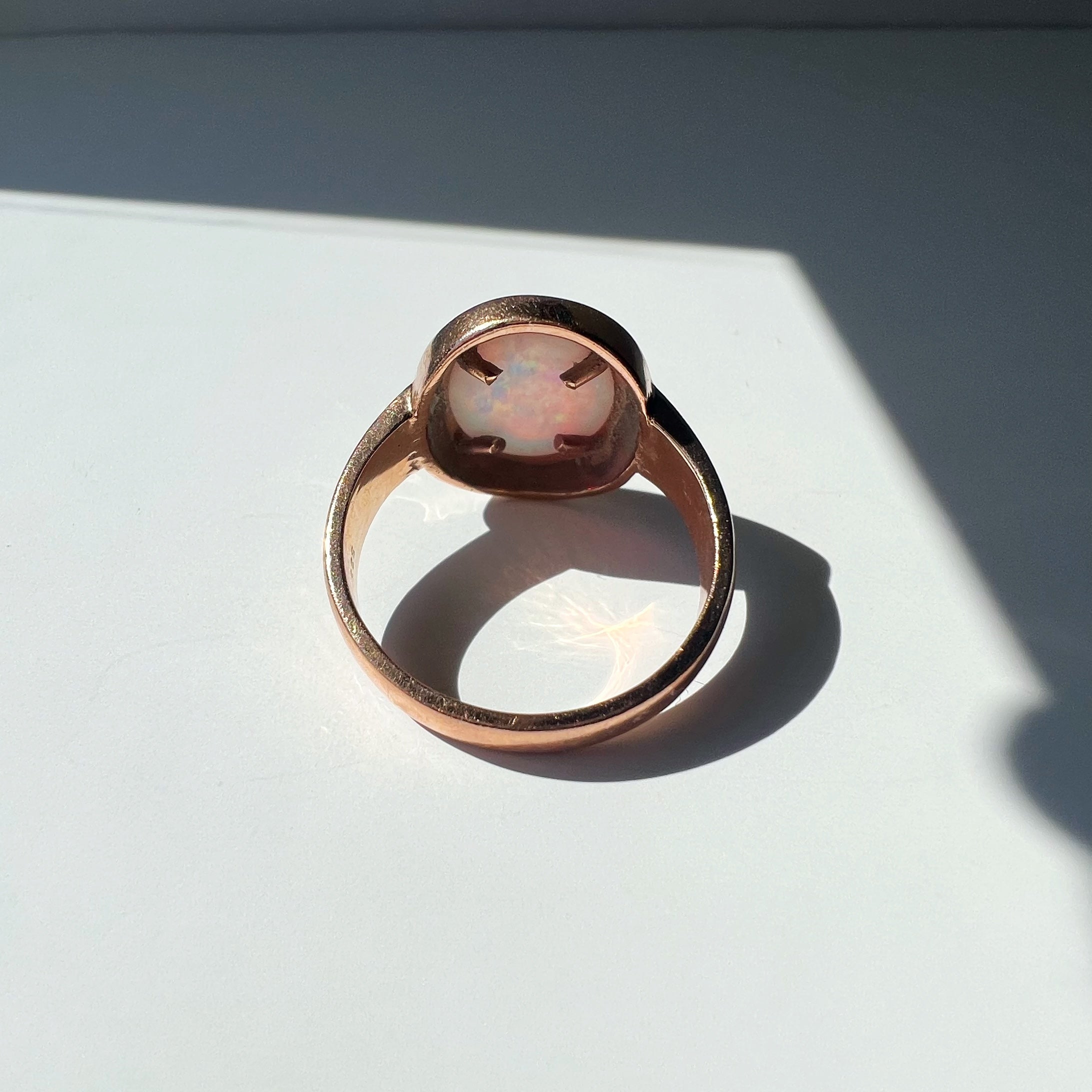 Vintage 14ct Gold Bezel Set Opal Ring