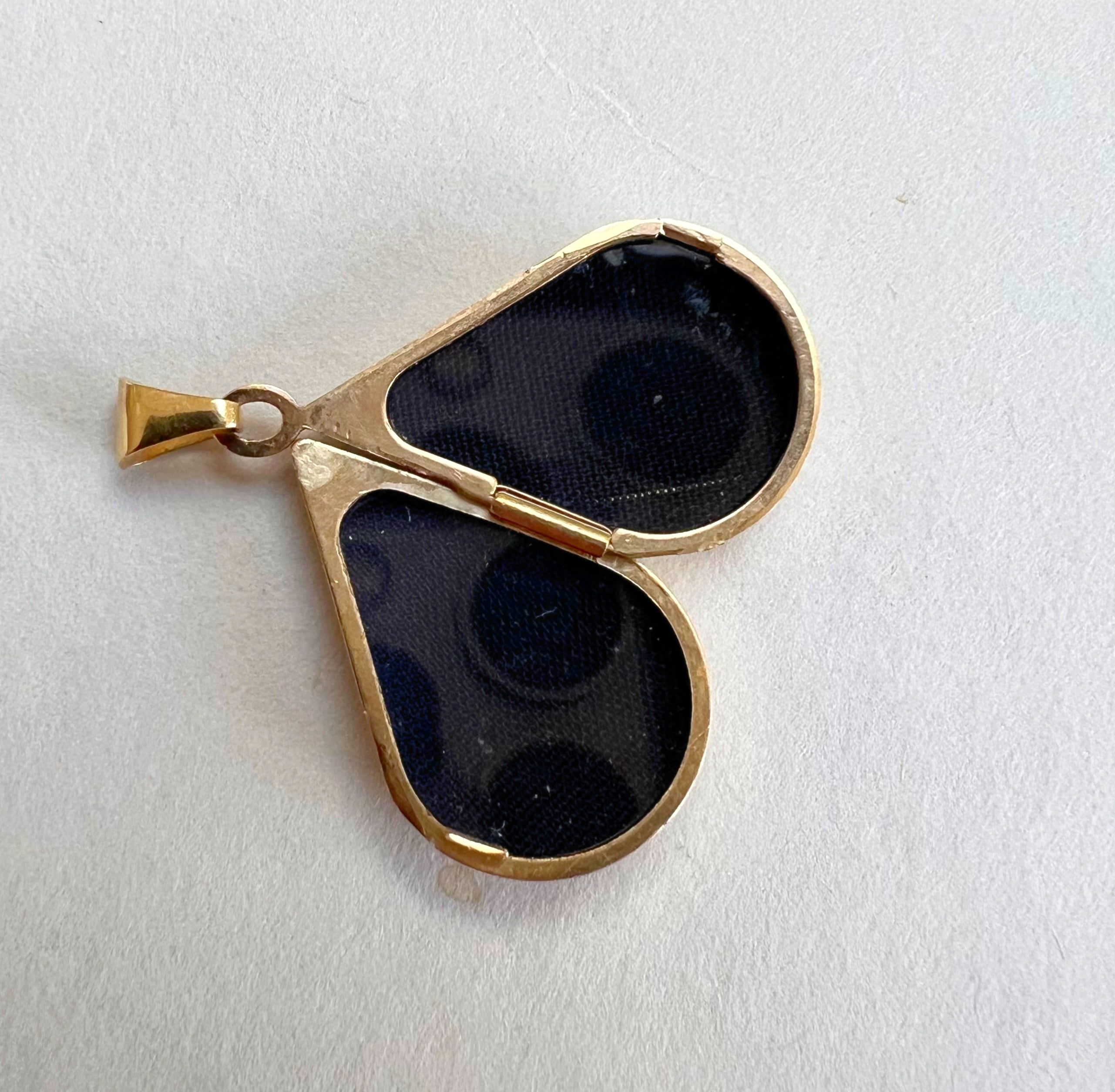 Vintage Tear Drop Shaped 9ct Gold Locket
