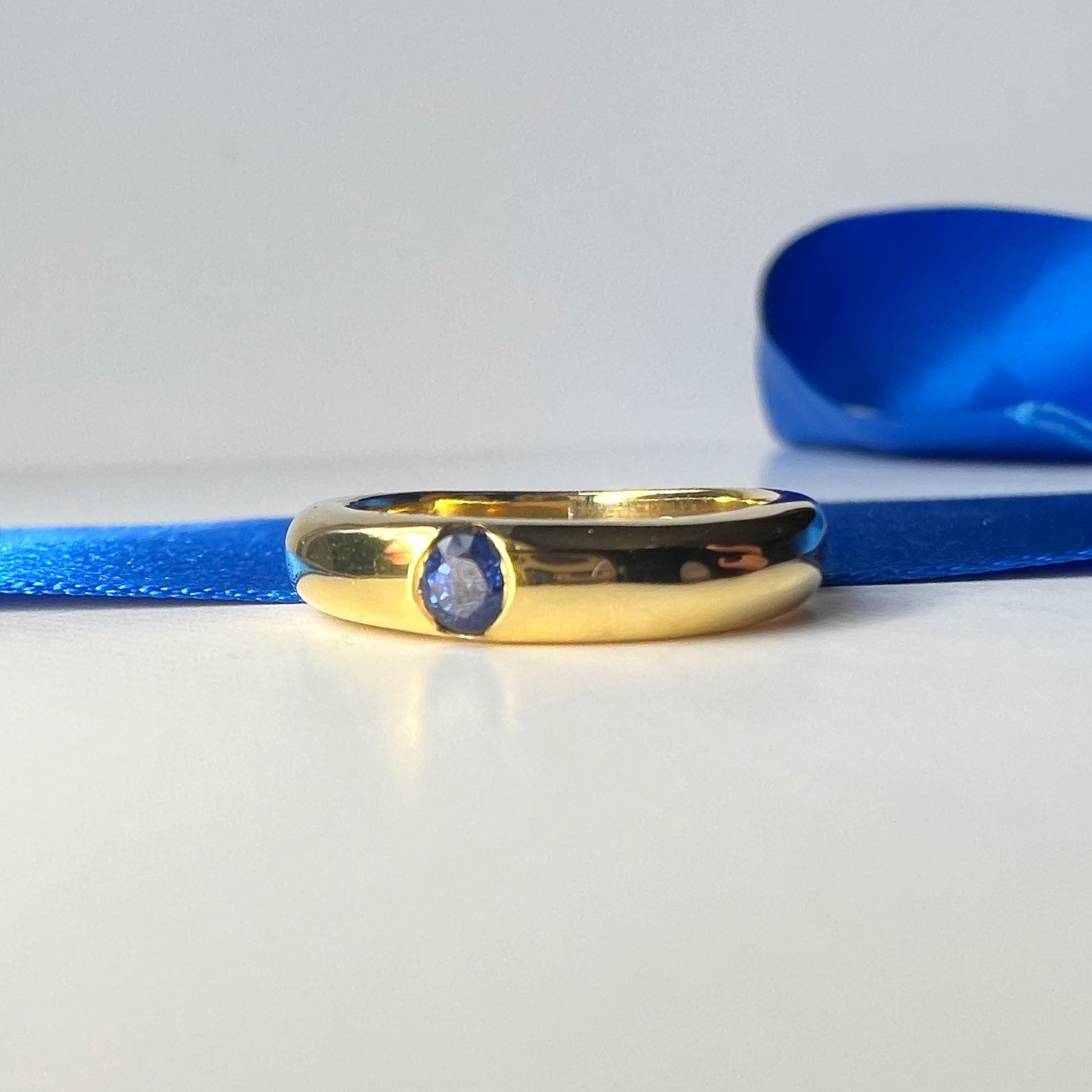 Vintage 18ct Yellow Gold and Sapphire Band