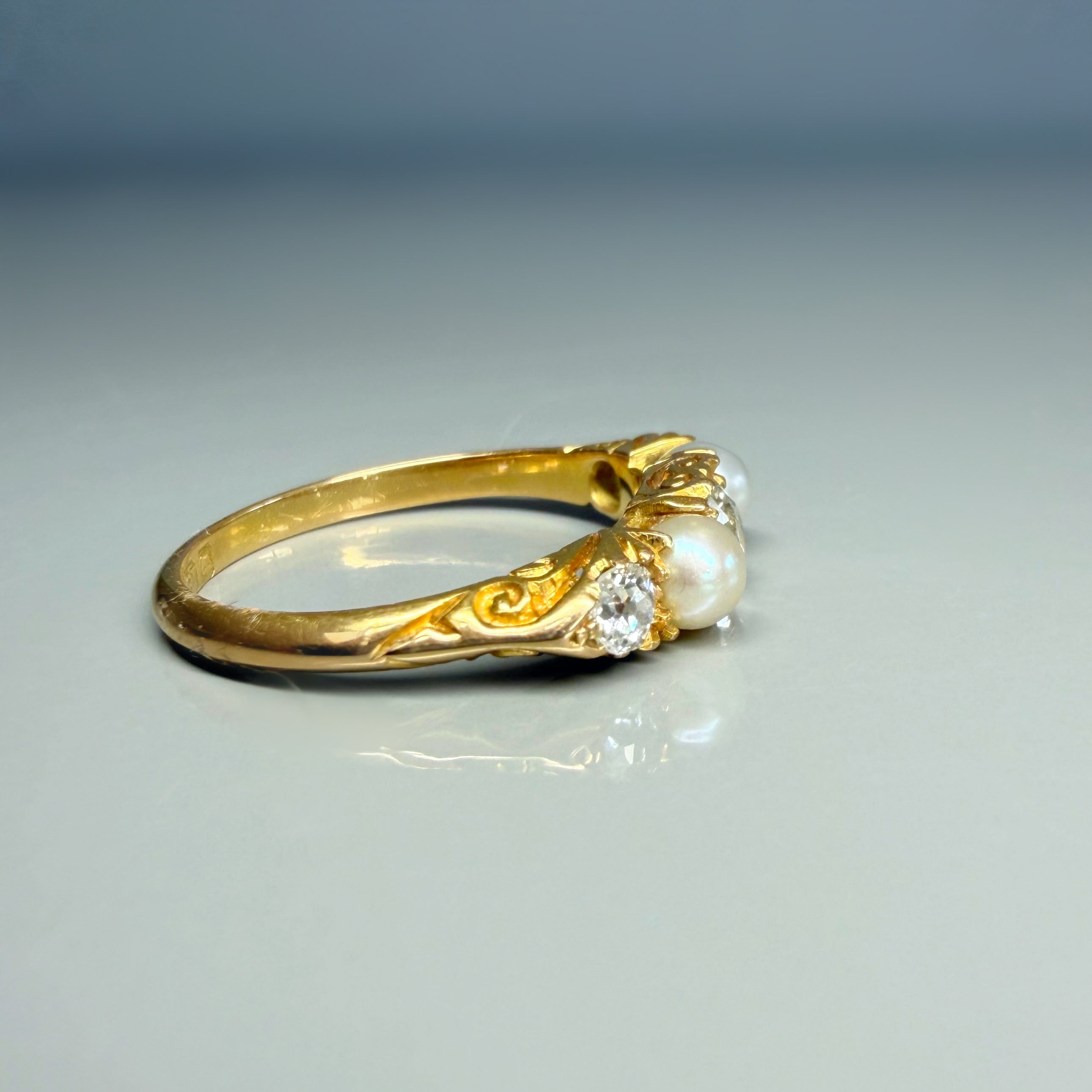 Antique Victorian Diamond and Pearl 18ct Gold Ring