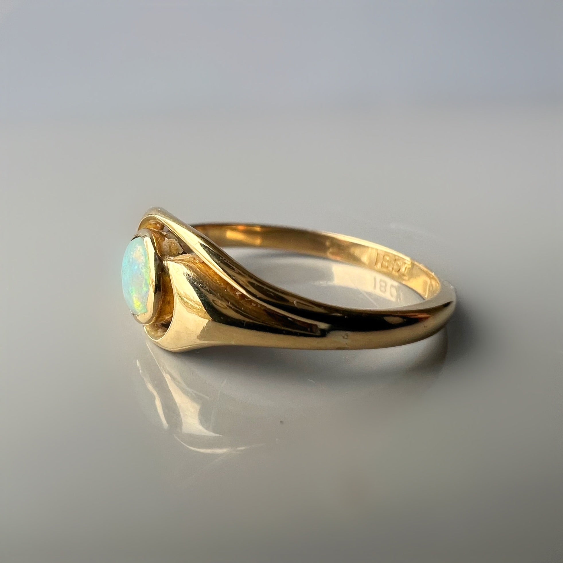 Vintage 18ct Gold and Opal Swirl Ring