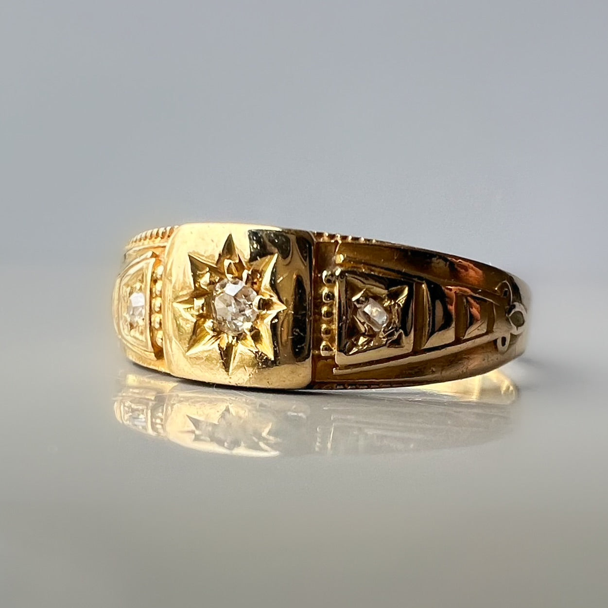 Antique 18ct Gold and Diamond Star Set Ring