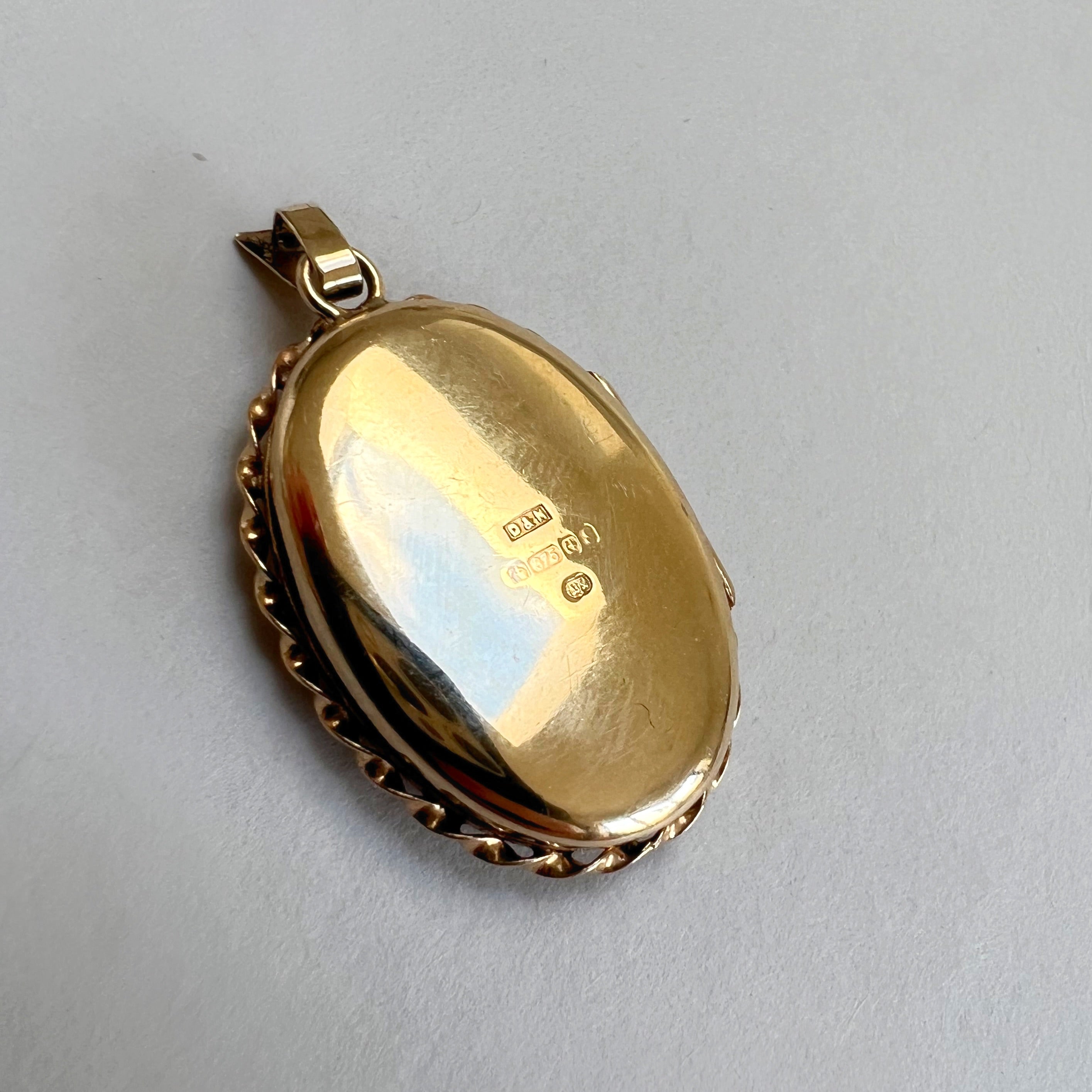 Vintage 9ct Gold Oval Locket with Ornate Edging