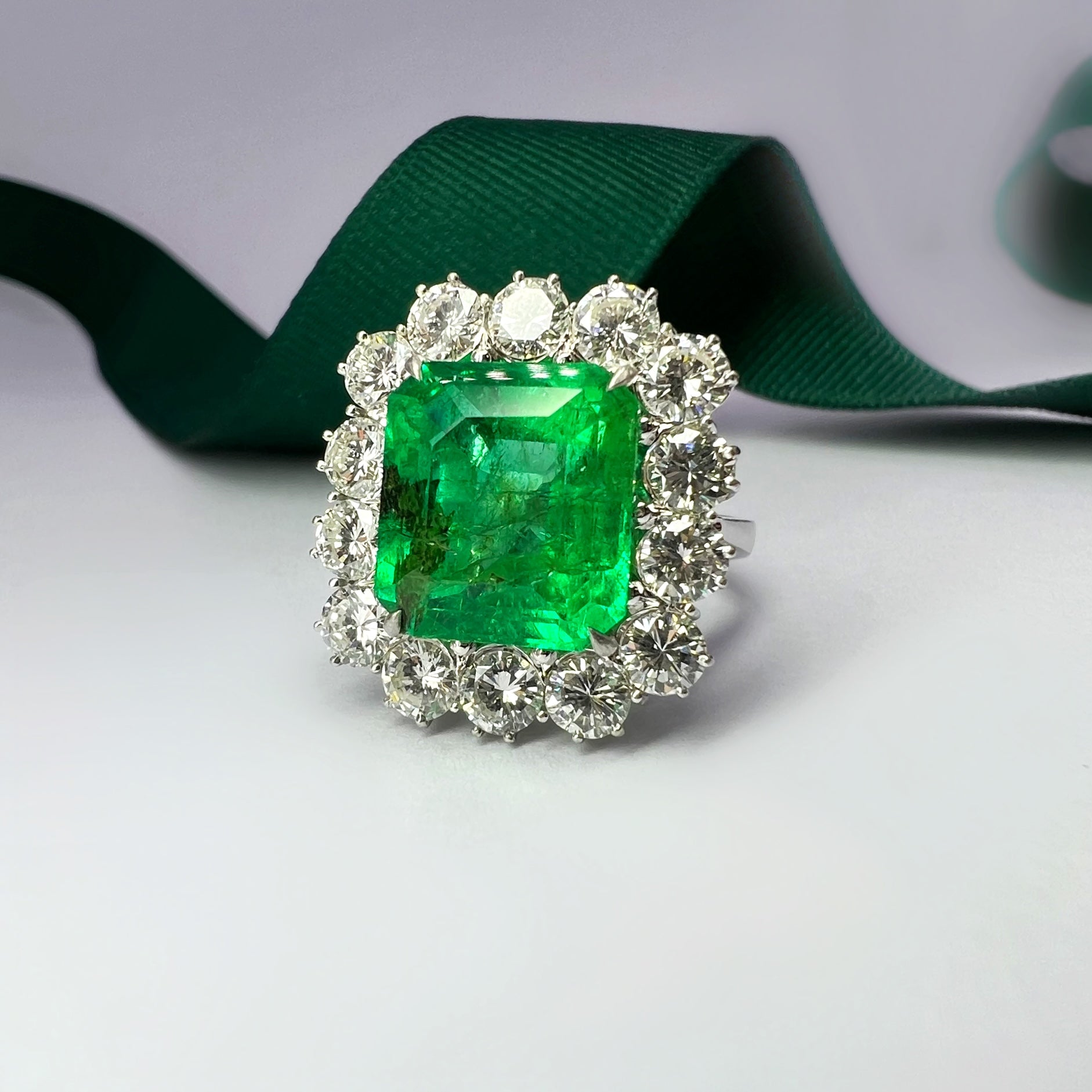 Beautiful Vintage 6.83ct Emerald and Diamond Ring