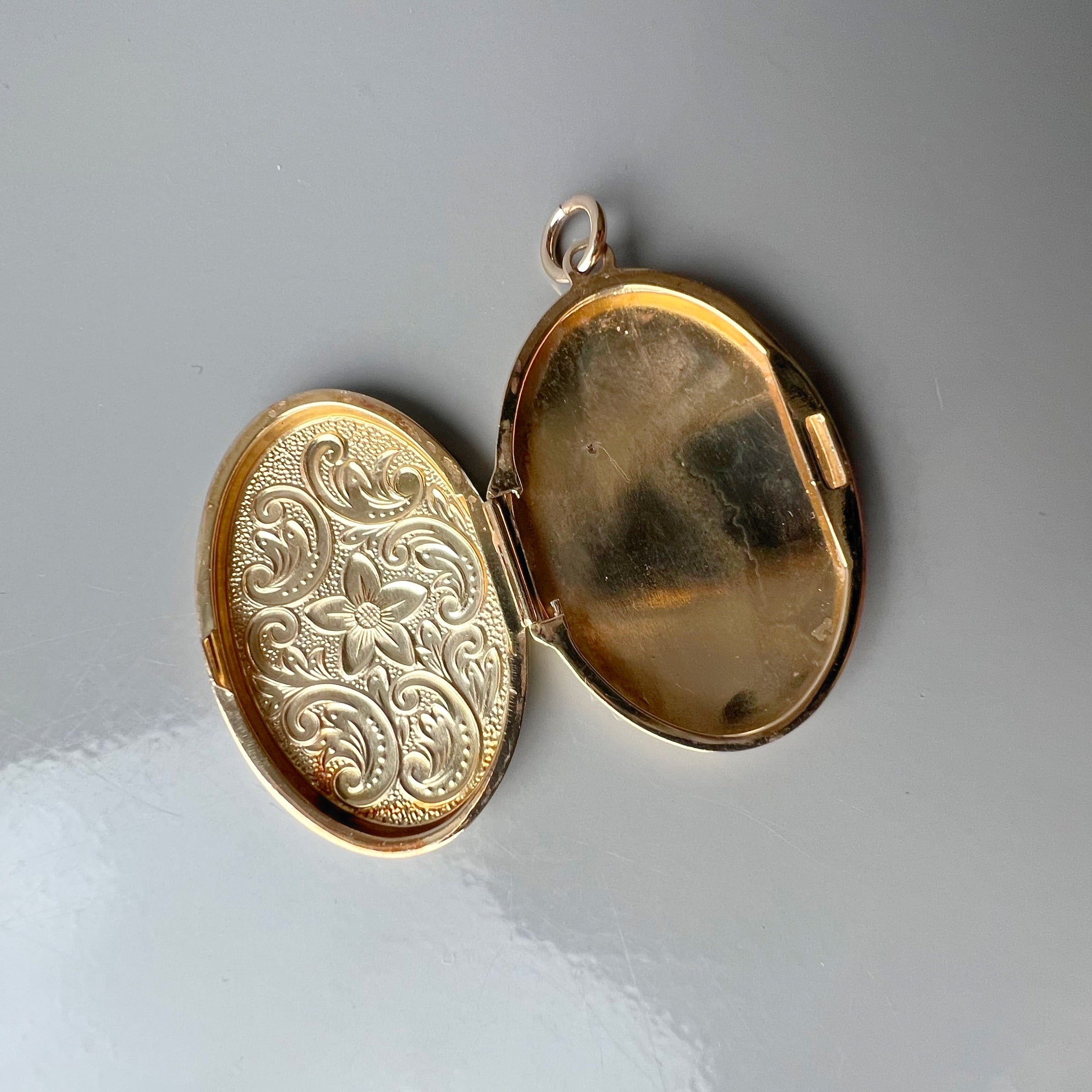 Larger Vintage Oval Floral Detail Locket