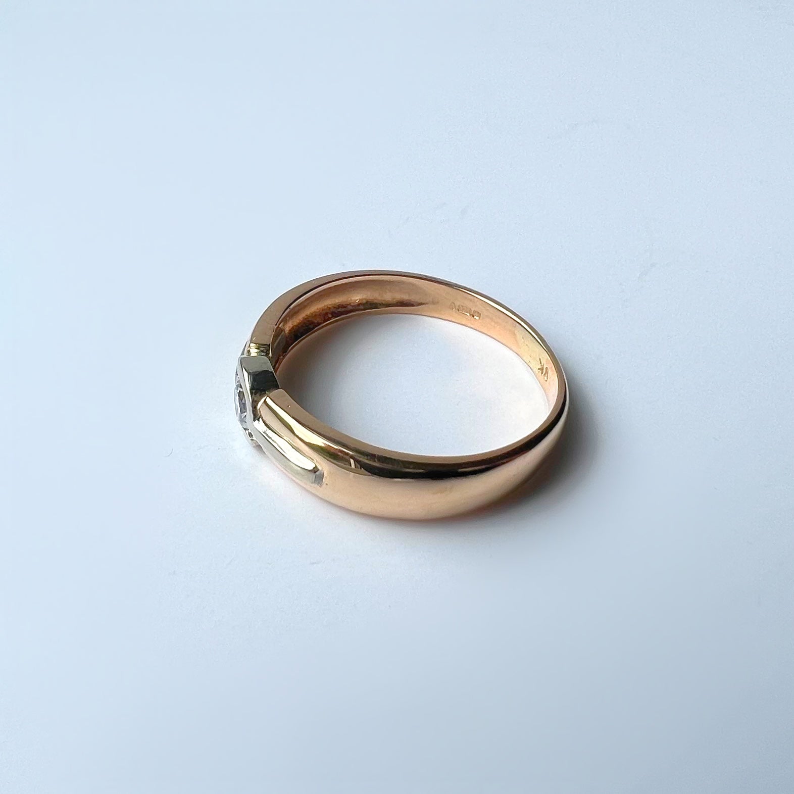 Vintage 9ct Gold Band with Diamond