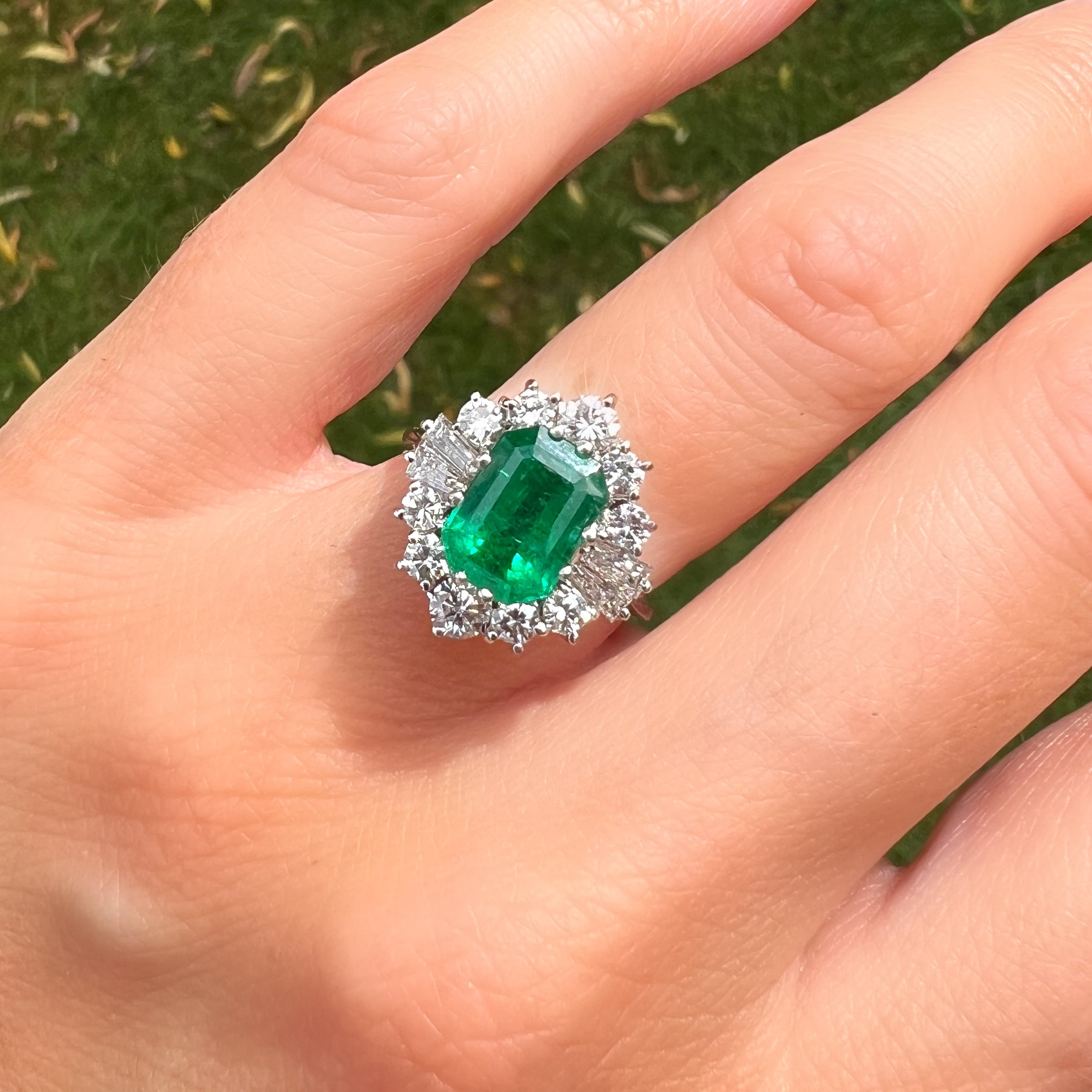 Vintage 1.50ct Emerald and 1.10ct Diamond 18ct Gold Ring
