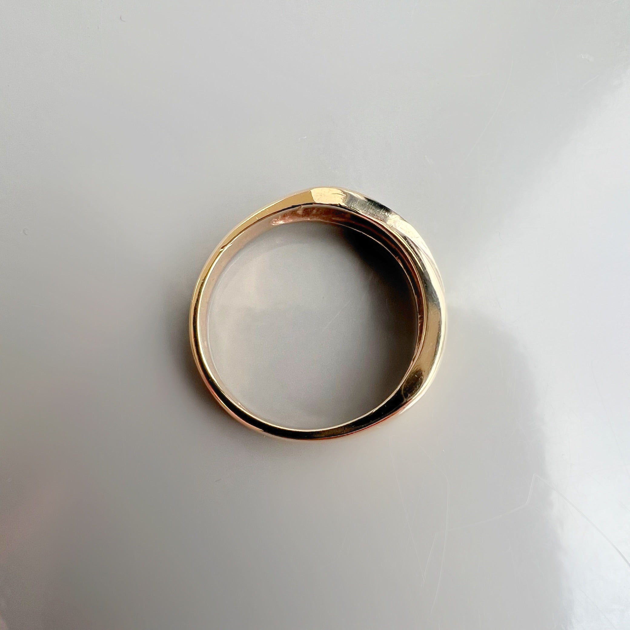 Vintage 9ct Gold Diamond Cross Over Band