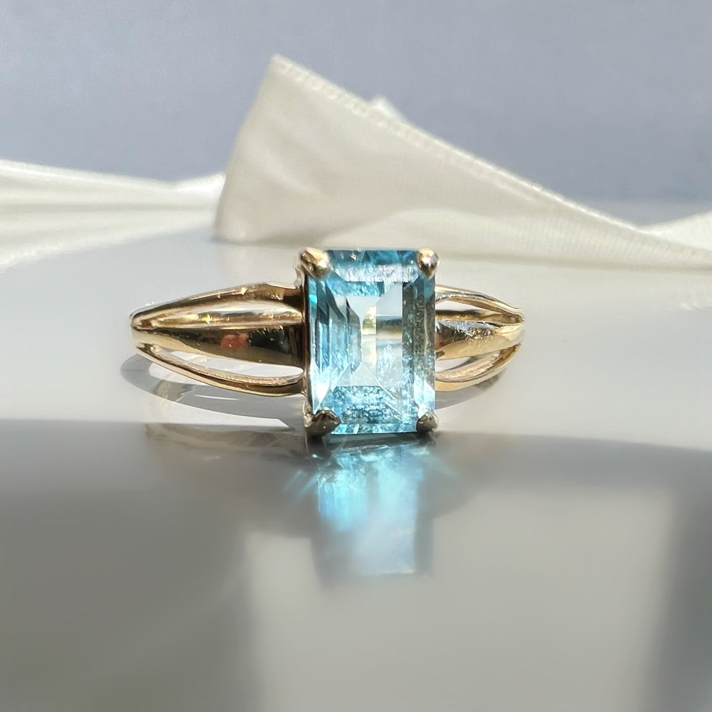 Vintage 9ct Gold and Blue Topaz Ring