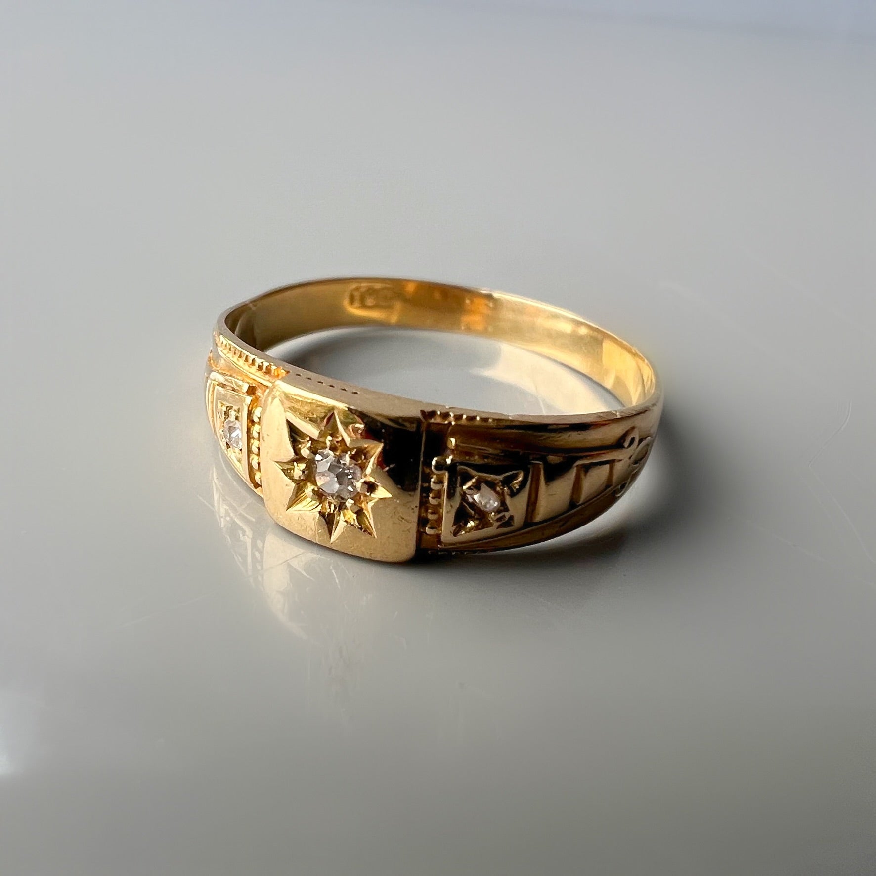 Antique 18ct Gold and Diamond Star Set Ring
