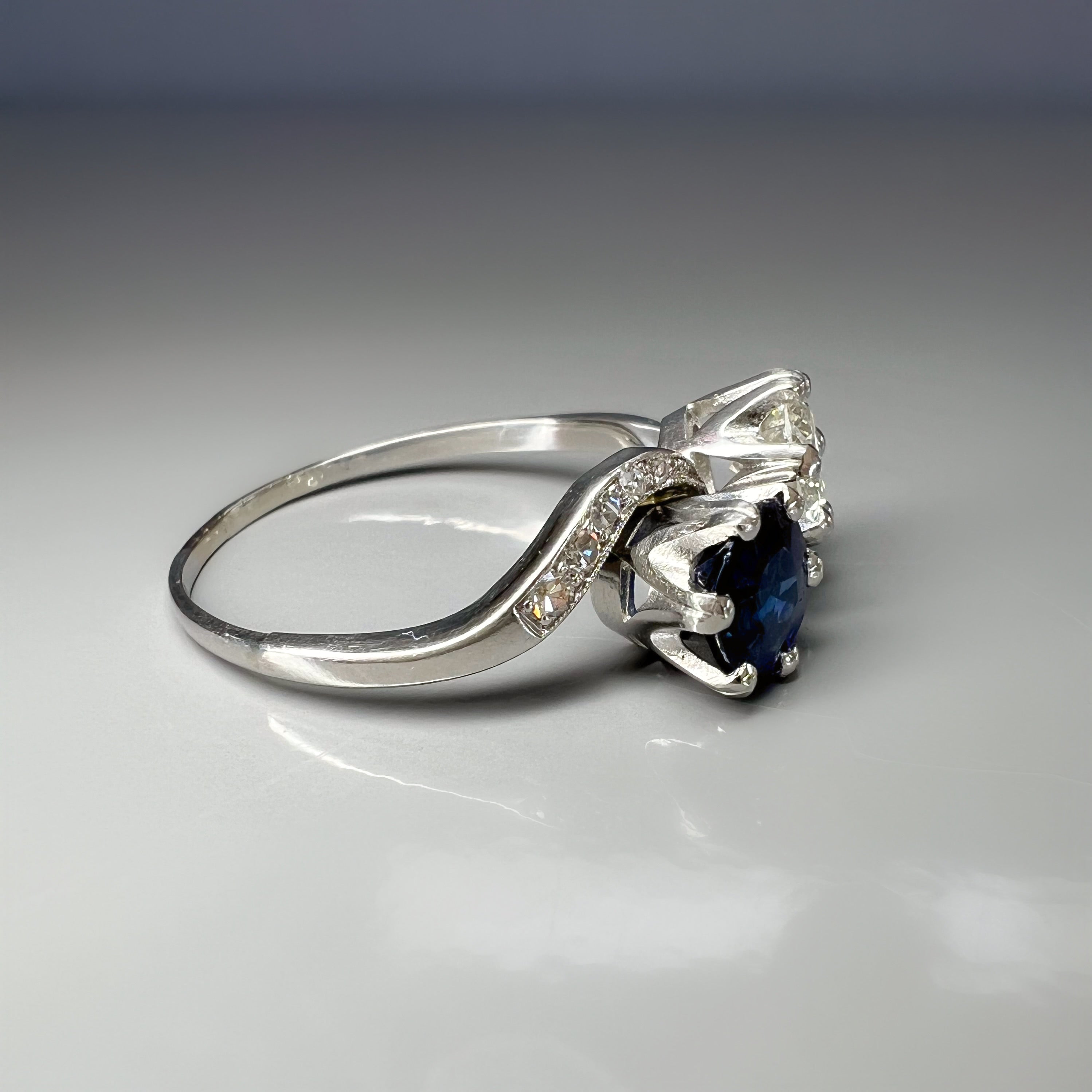 Vintage 1.05ct Sapphire and 0.70ct Diamond Toi et Moi