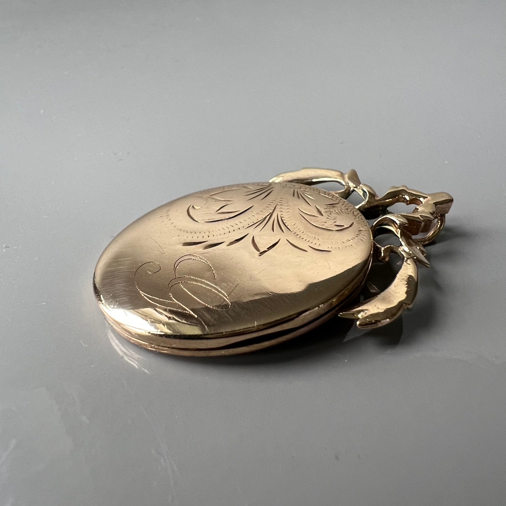 Vintage 9ct Gold Locket With Ornate Bale