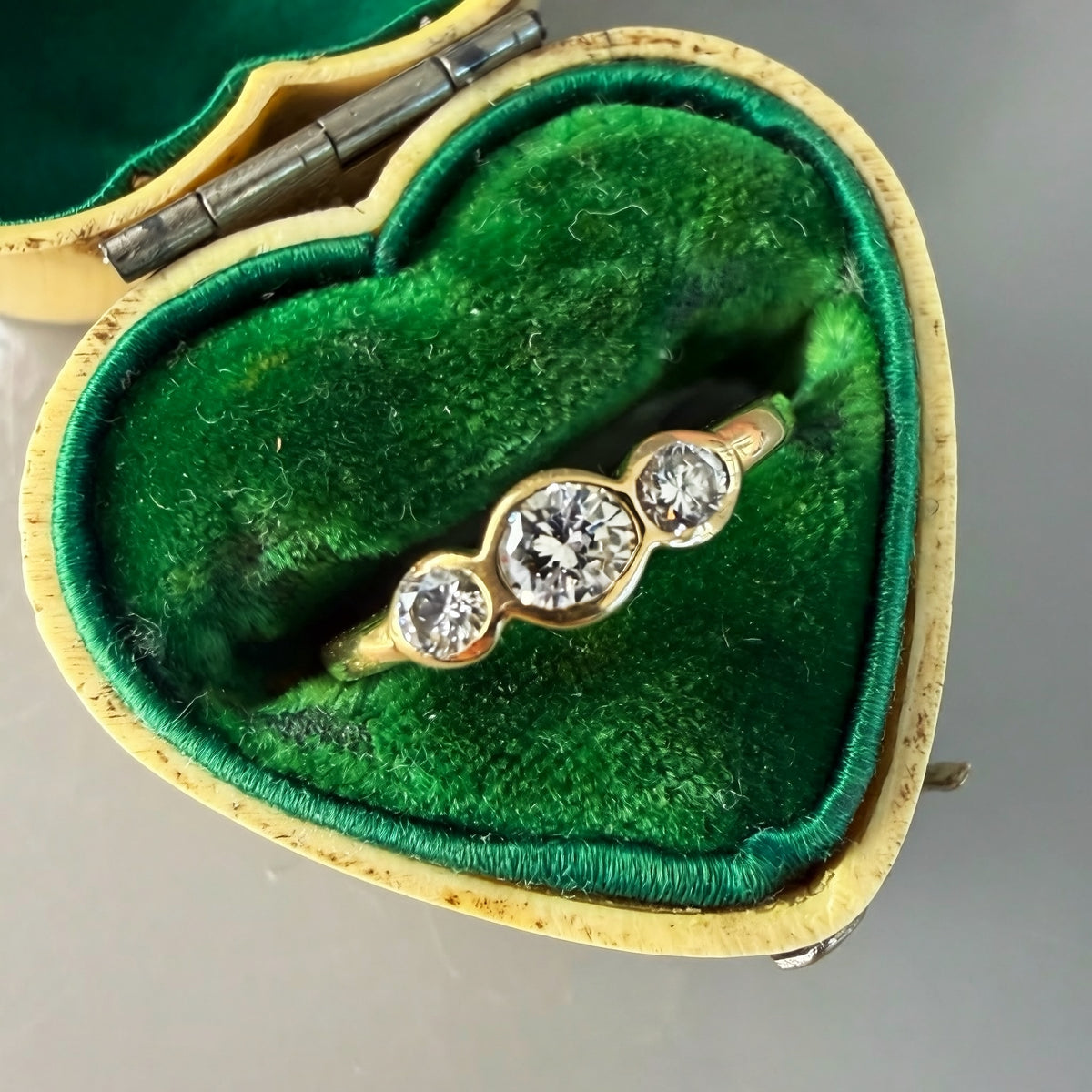 Vintage 3 Stone 0.20ct Diamond Pinky Ring