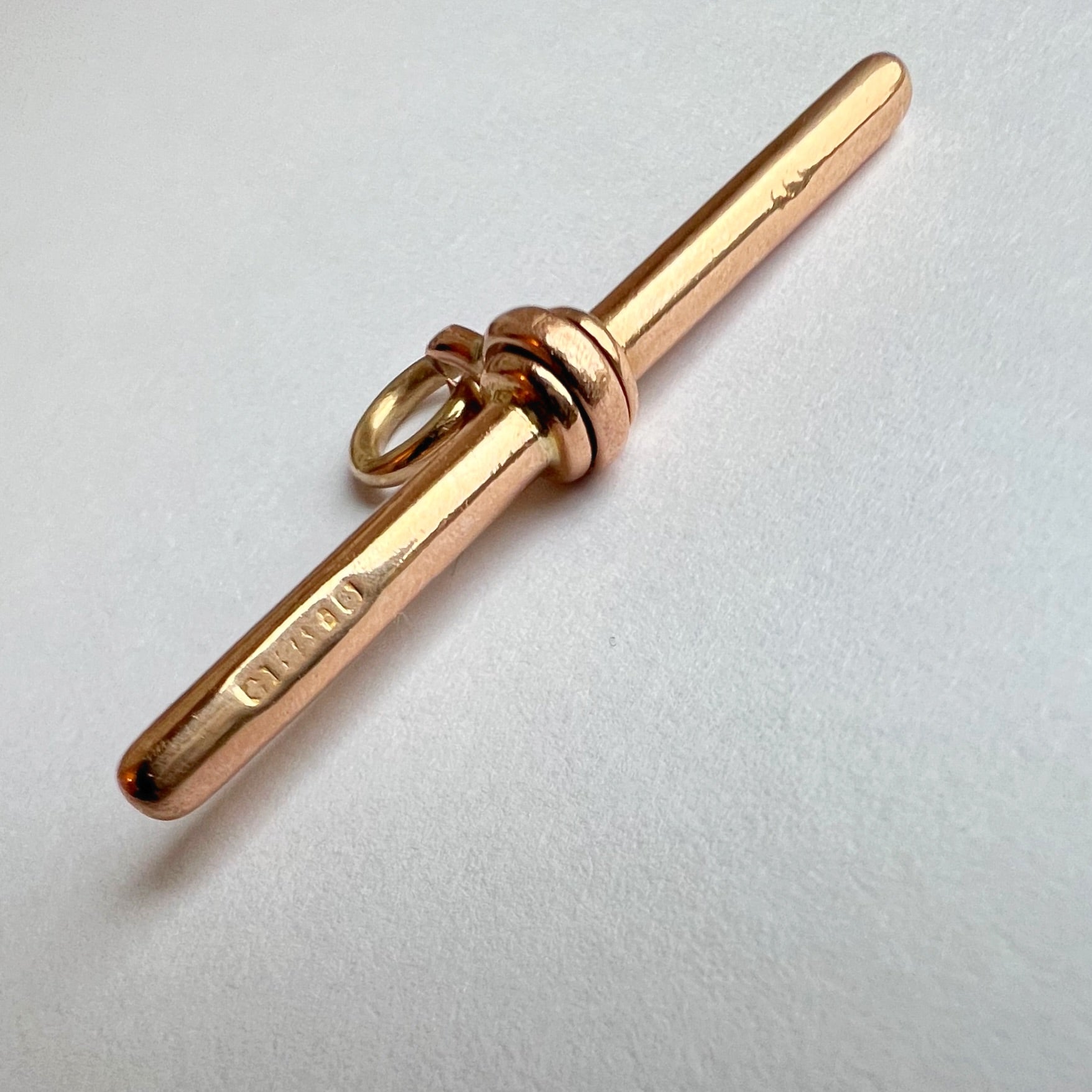 Vintage 9ct Large T Bar Pendant