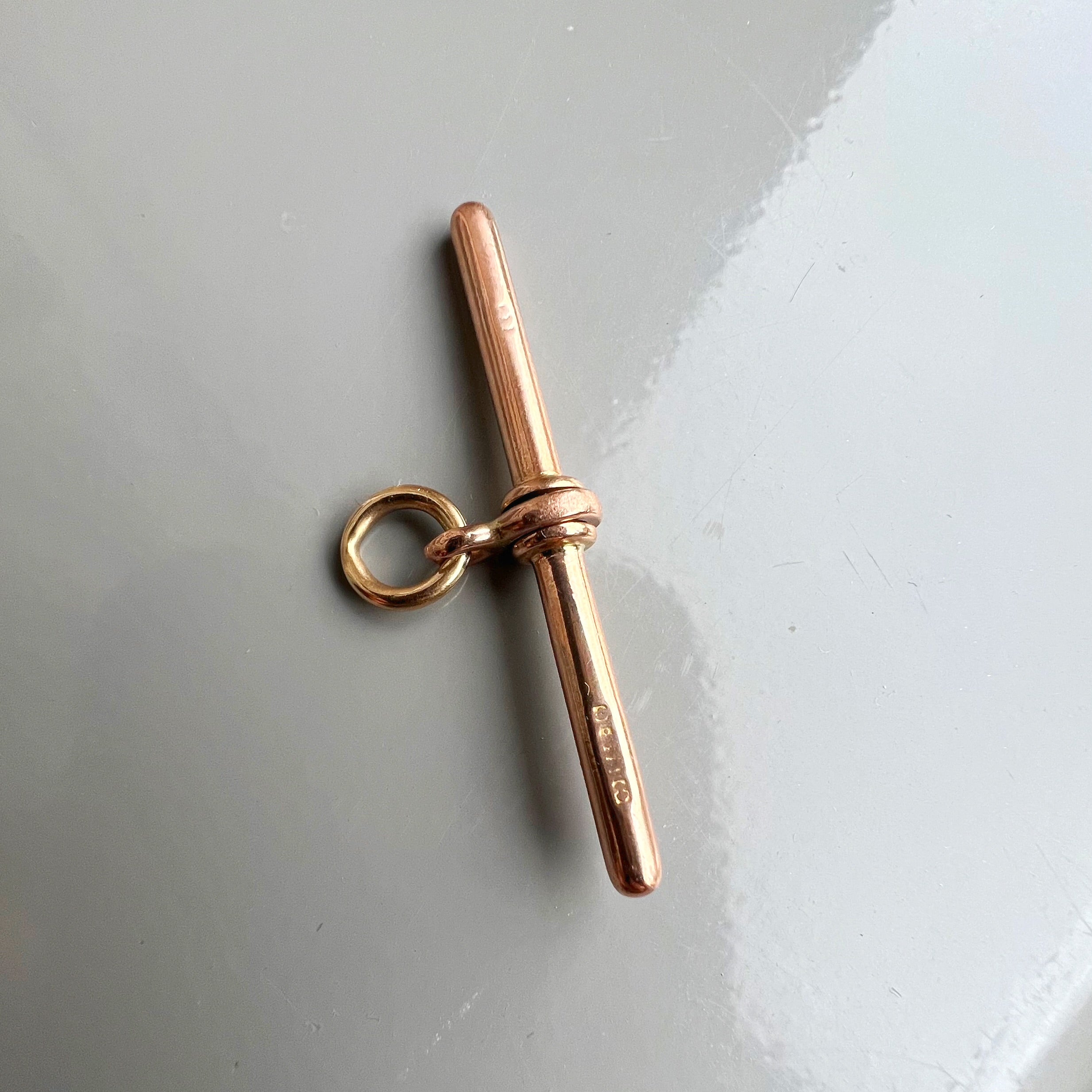 Vintage 9ct Large T Bar Pendant