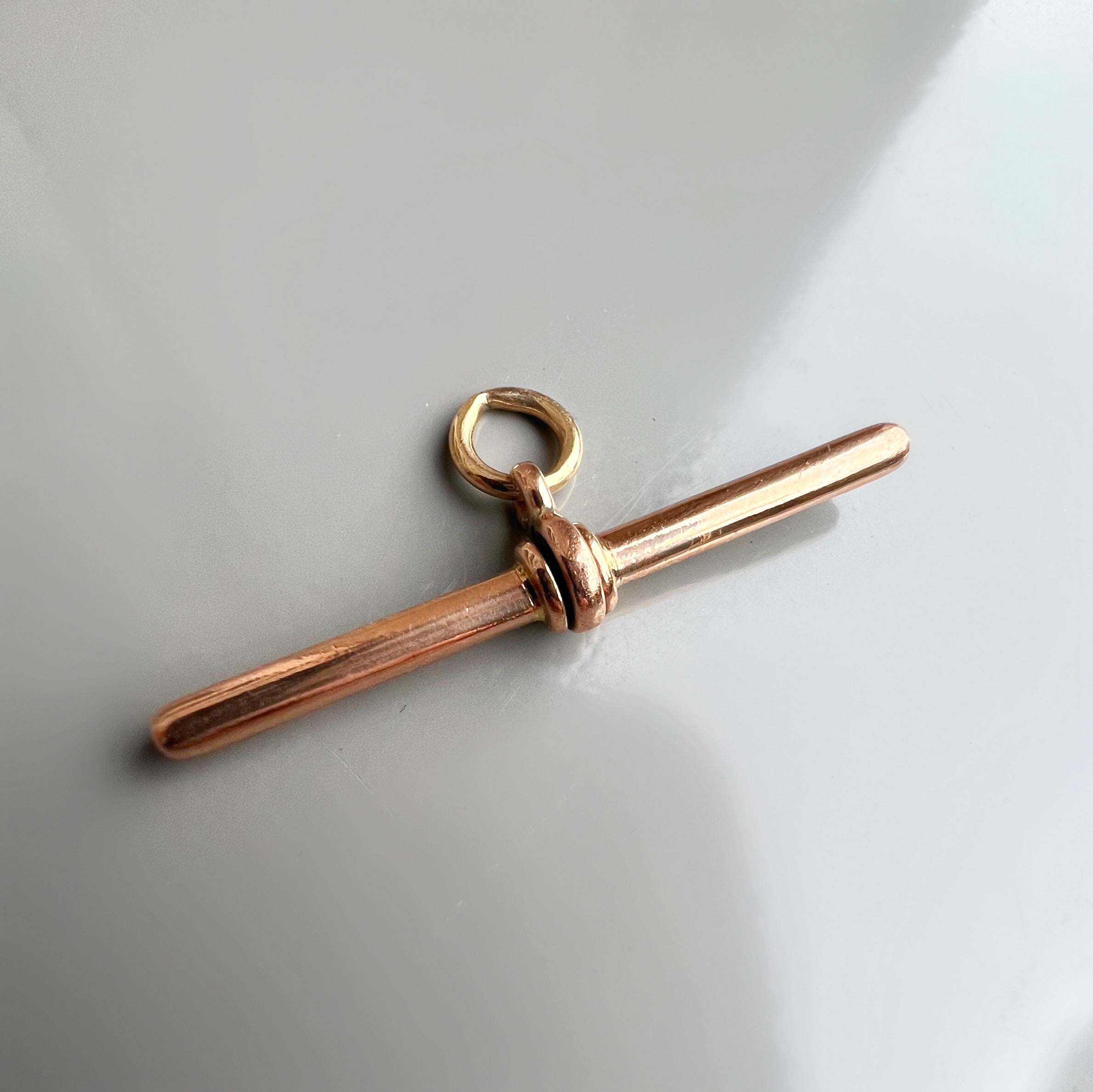 Vintage 9ct Large T Bar Pendant