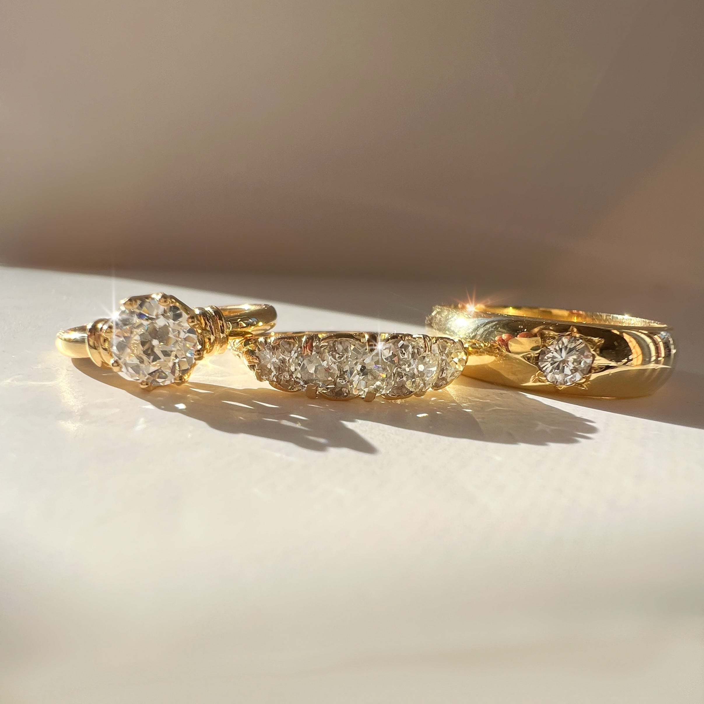 Heavy 18ct Gold and Diamond Star Set Ring