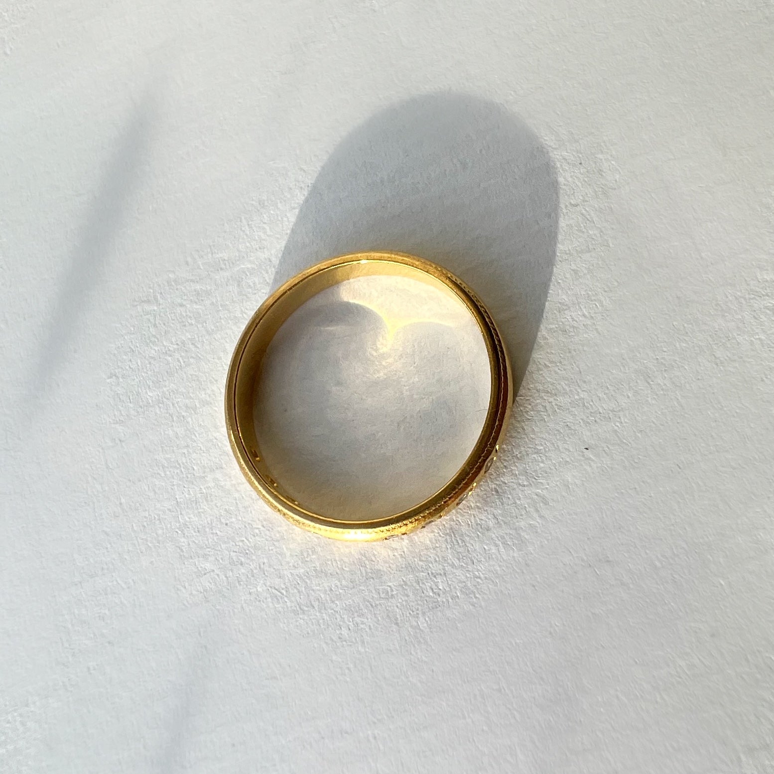 Vintage 18ct Yellow Gold band with Diamonds