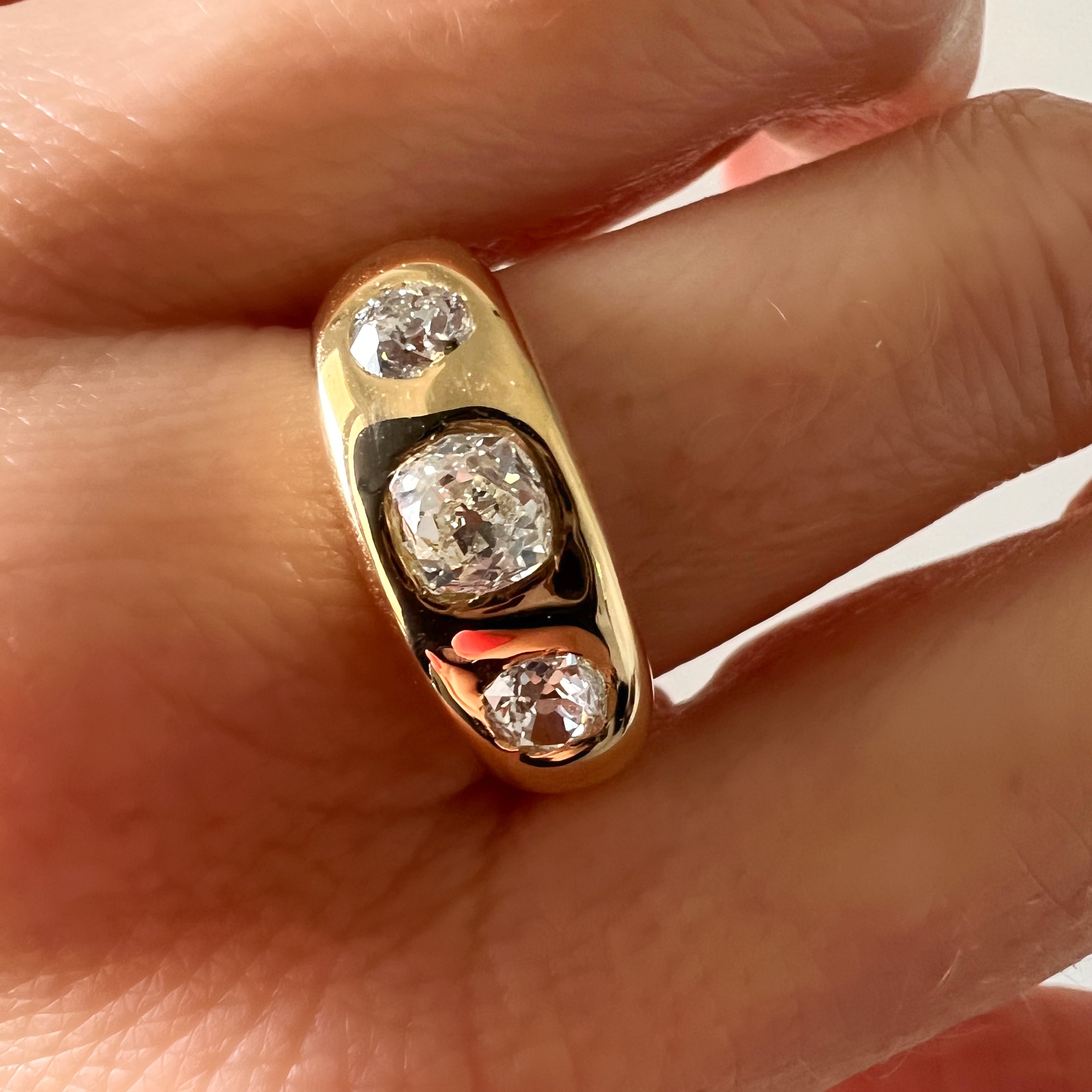 Antique 3 Stone Diamond and 18ct Yellow Gold Band