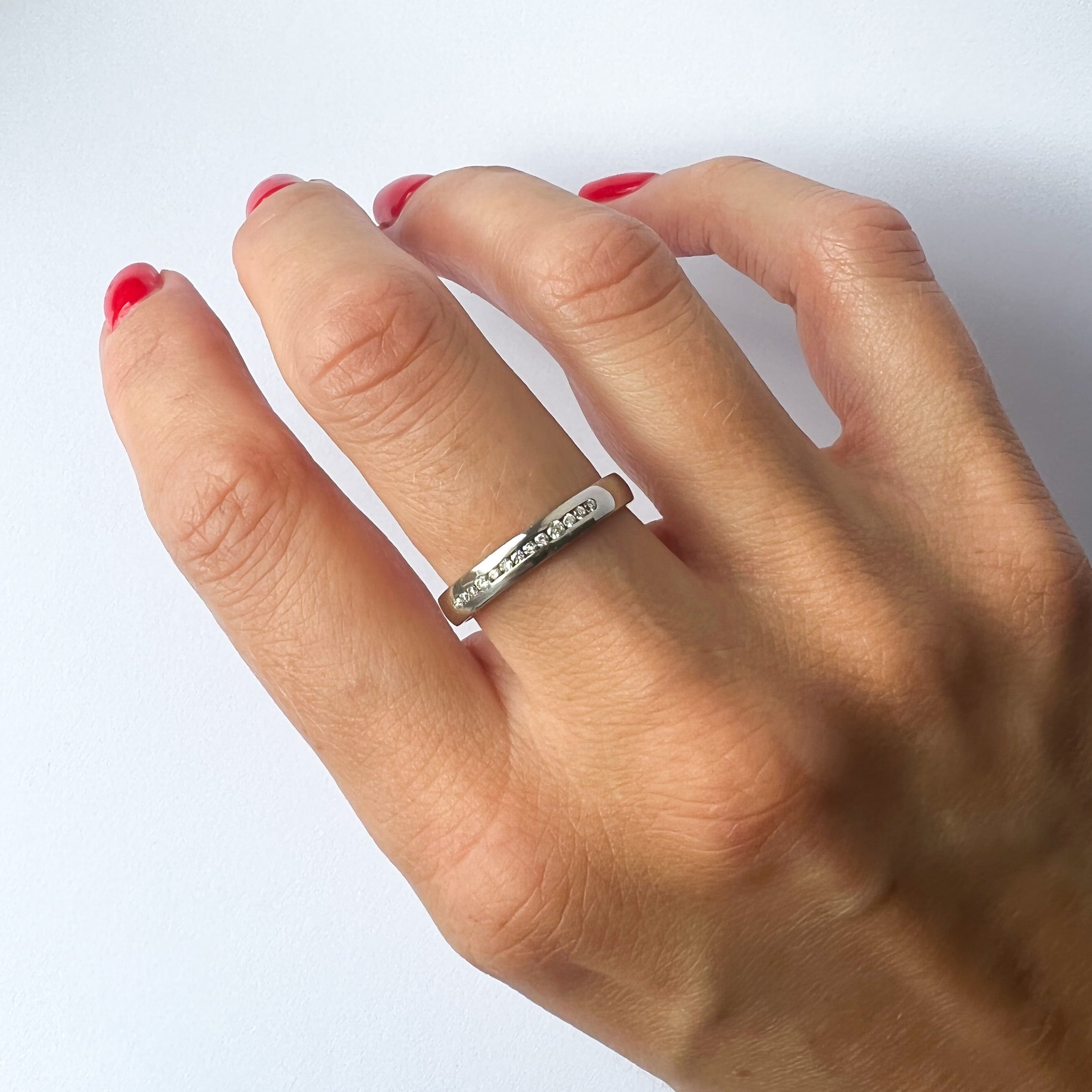 0.11ct Diamond Platinum Wedding Band