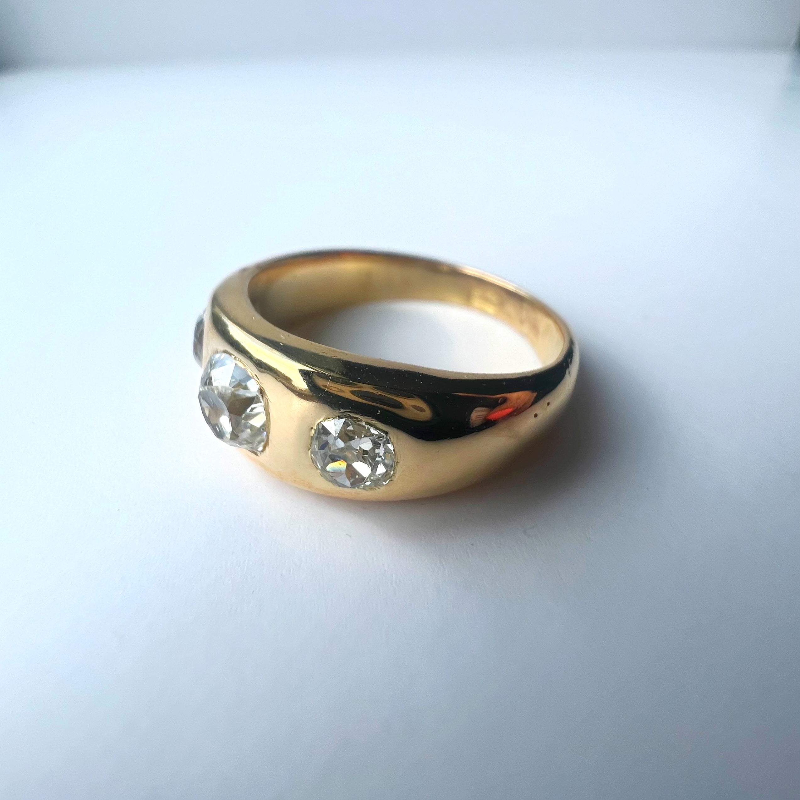 Antique 3 Stone Diamond and 18ct Yellow Gold Band