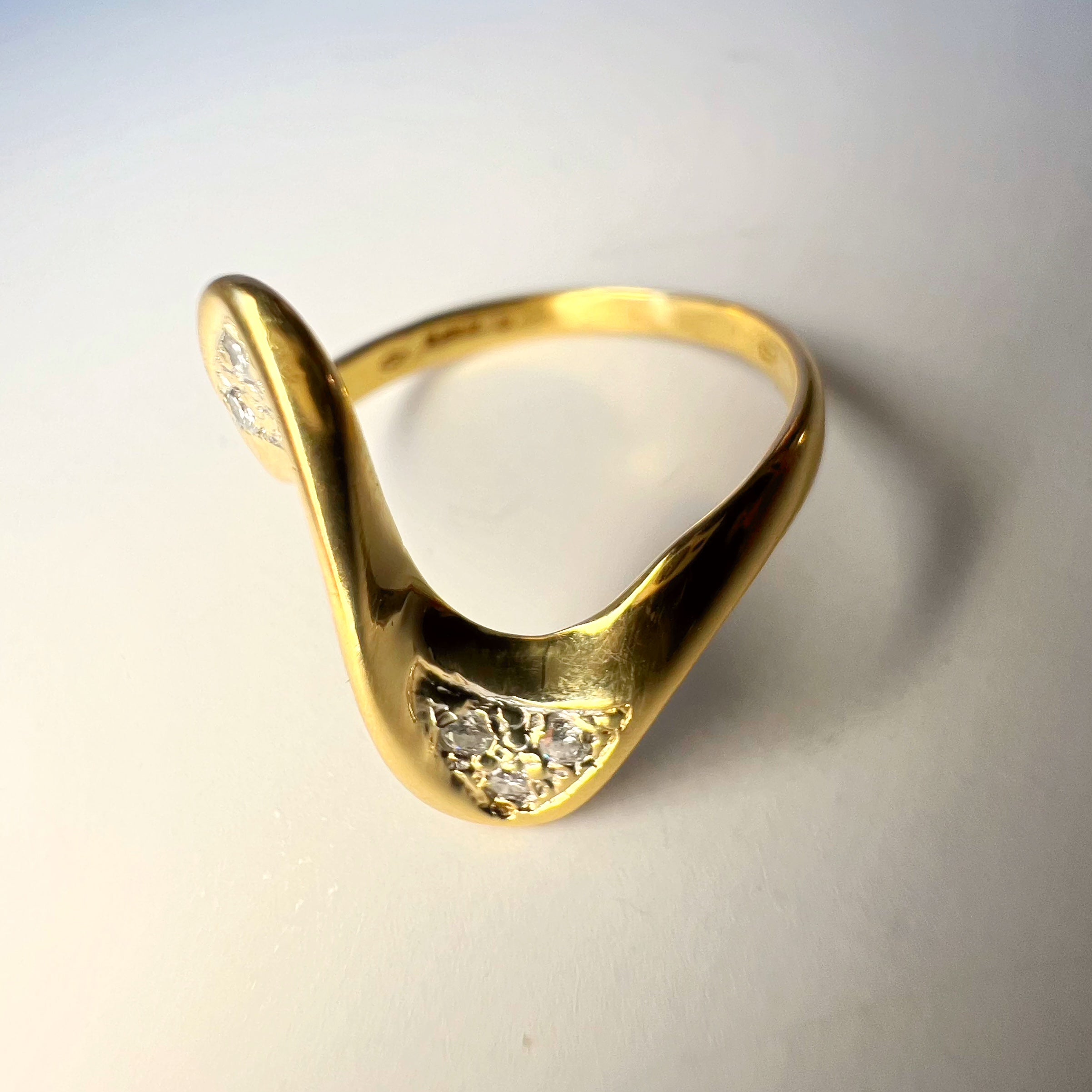 18ct Deep V Shaped Diamond Vintage Ring