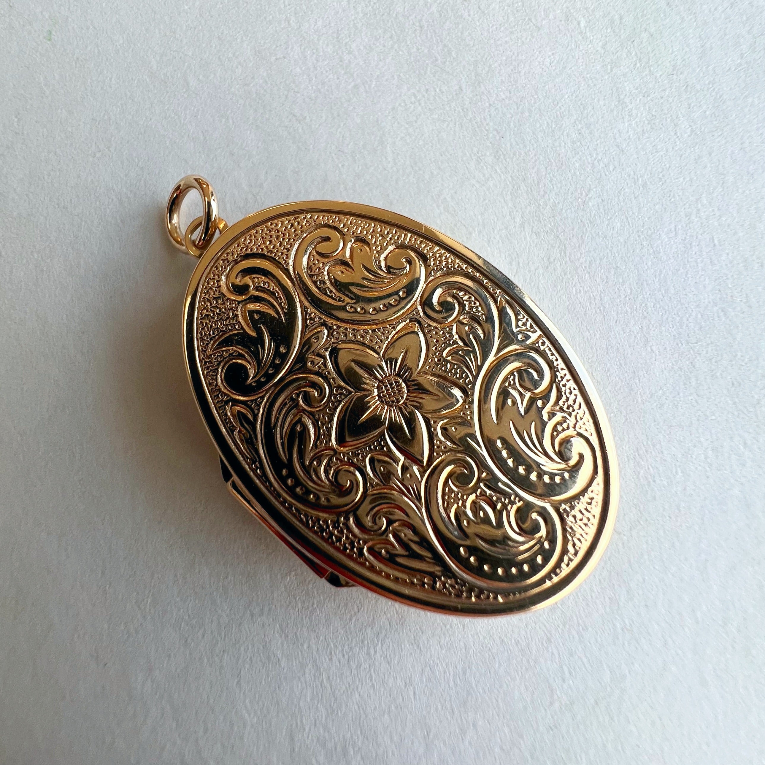 Larger Vintage Oval Floral Detail Locket