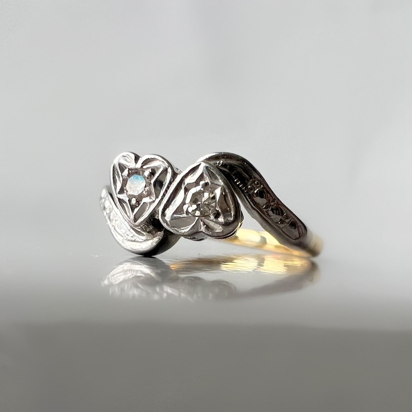 Tiny Diamond Heart Toi et Moi Ring