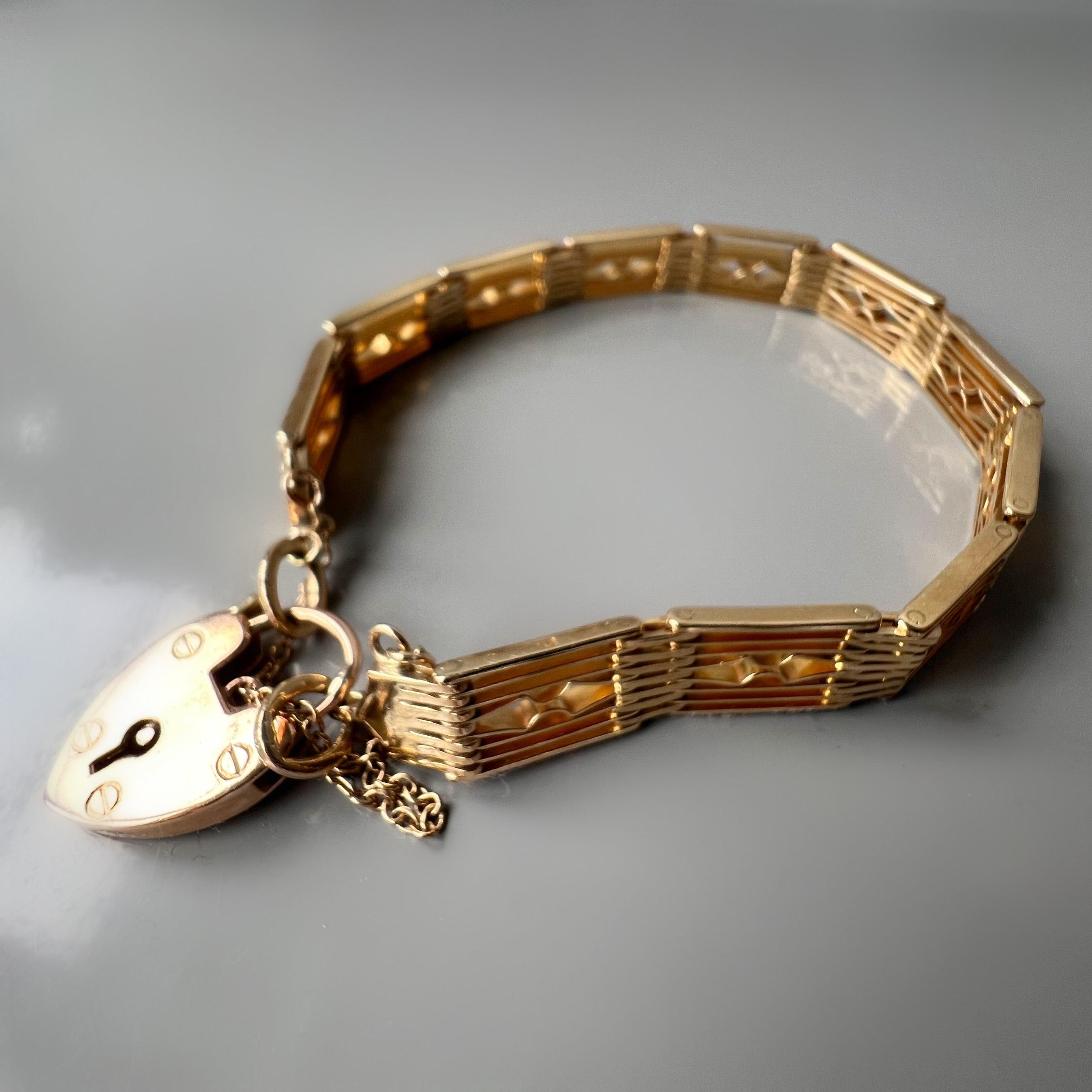 Edwardian 9ct Gold Gate Bracelet with Love Heart Lock