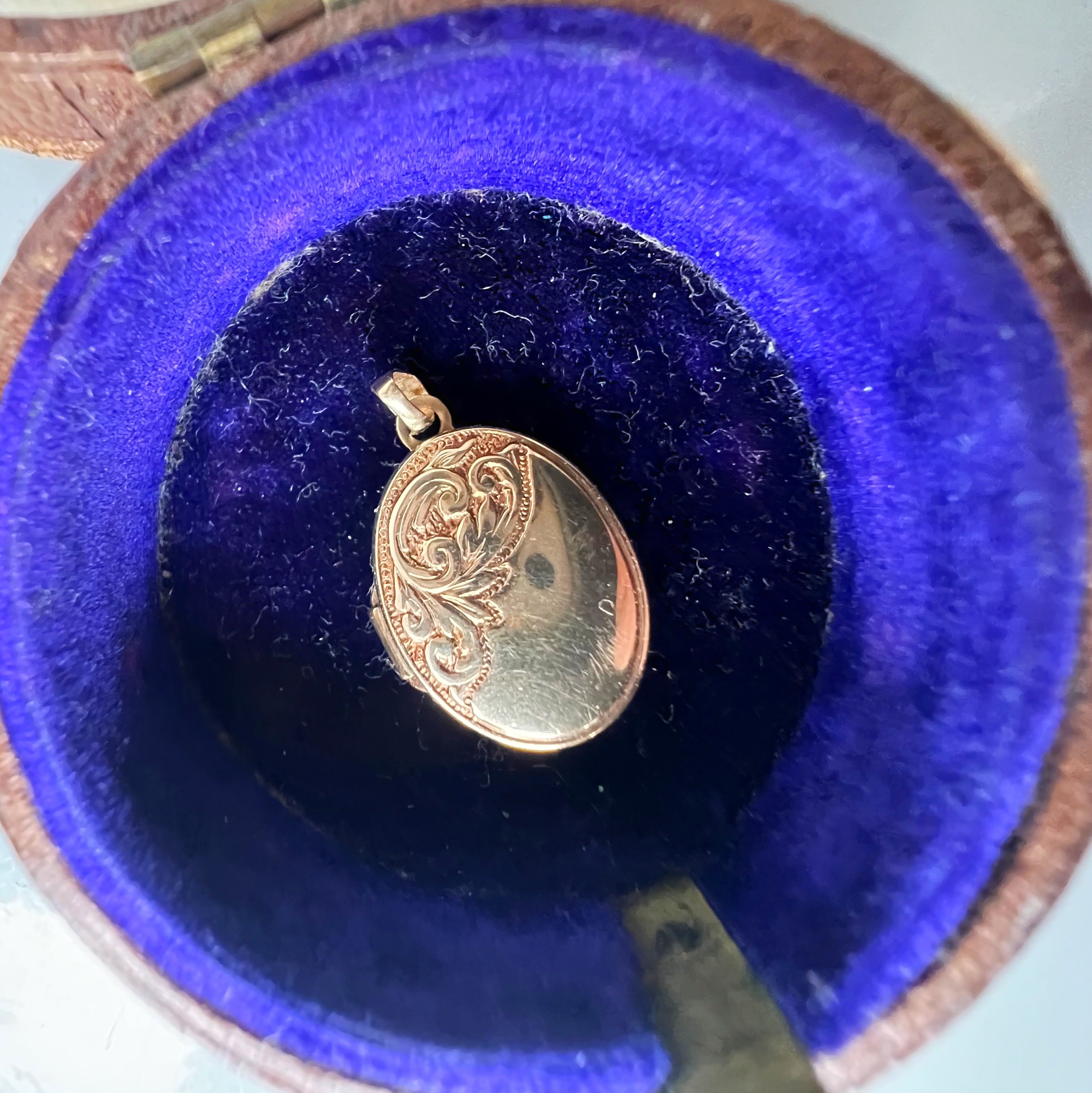 Vintage Oval Half Pattered Foliate Locket in 9ct Gold
