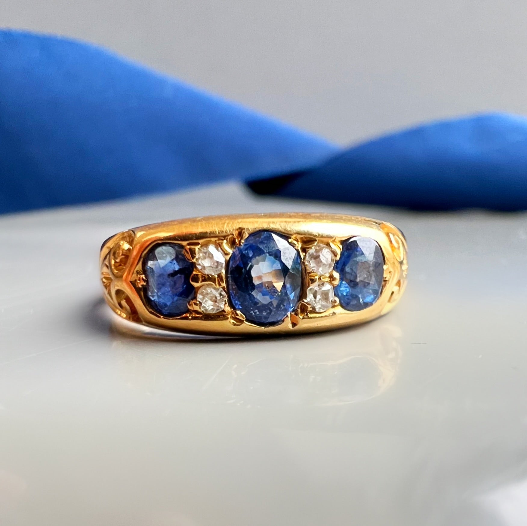 Antique 18ct Gold 3 stone Sapphire and Diamond Ring