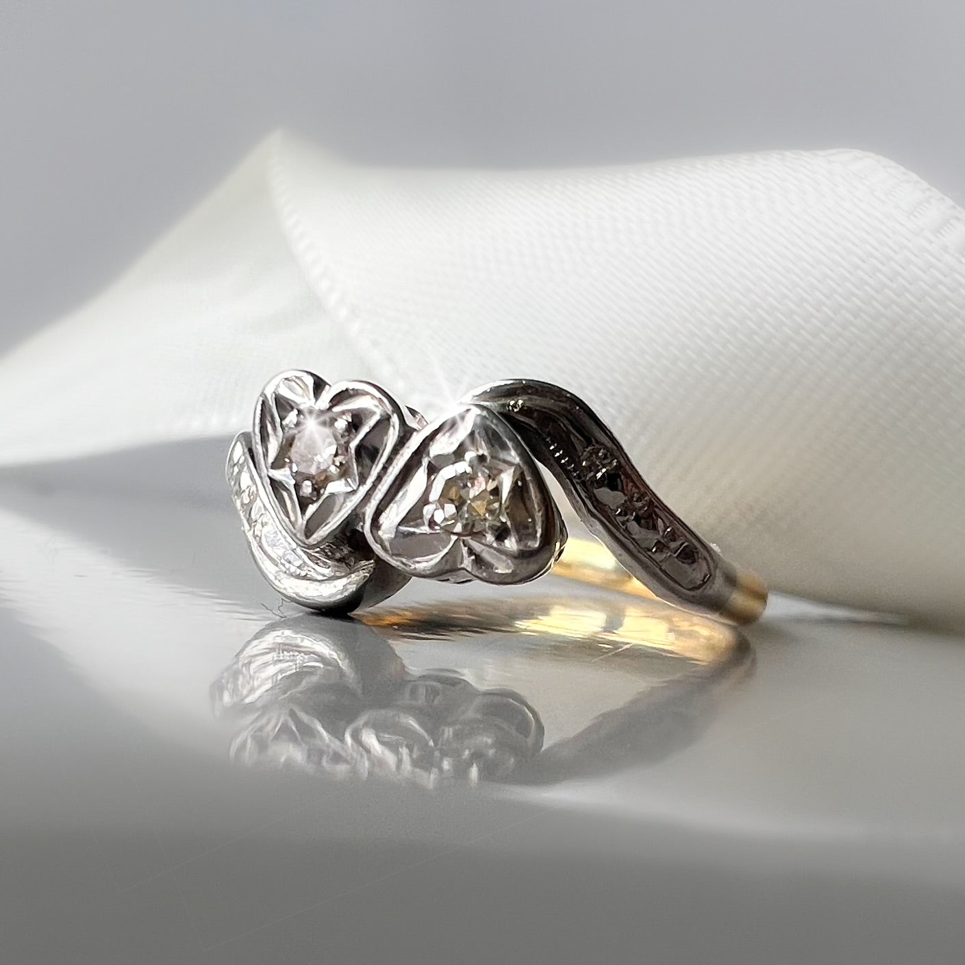 Tiny Diamond Heart Toi et Moi Ring