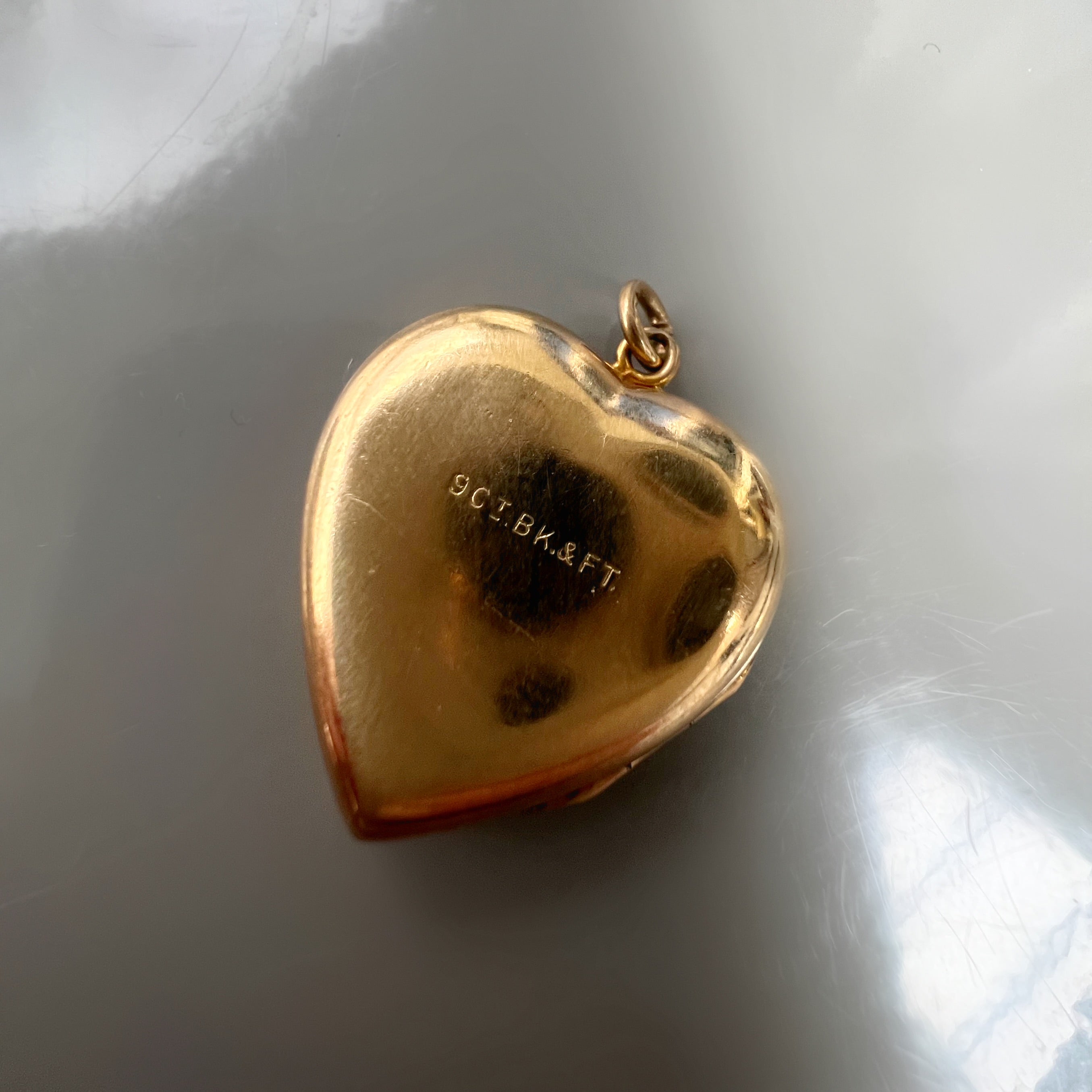 Large Vintage 9ct Gold Back and Front Heart Locket