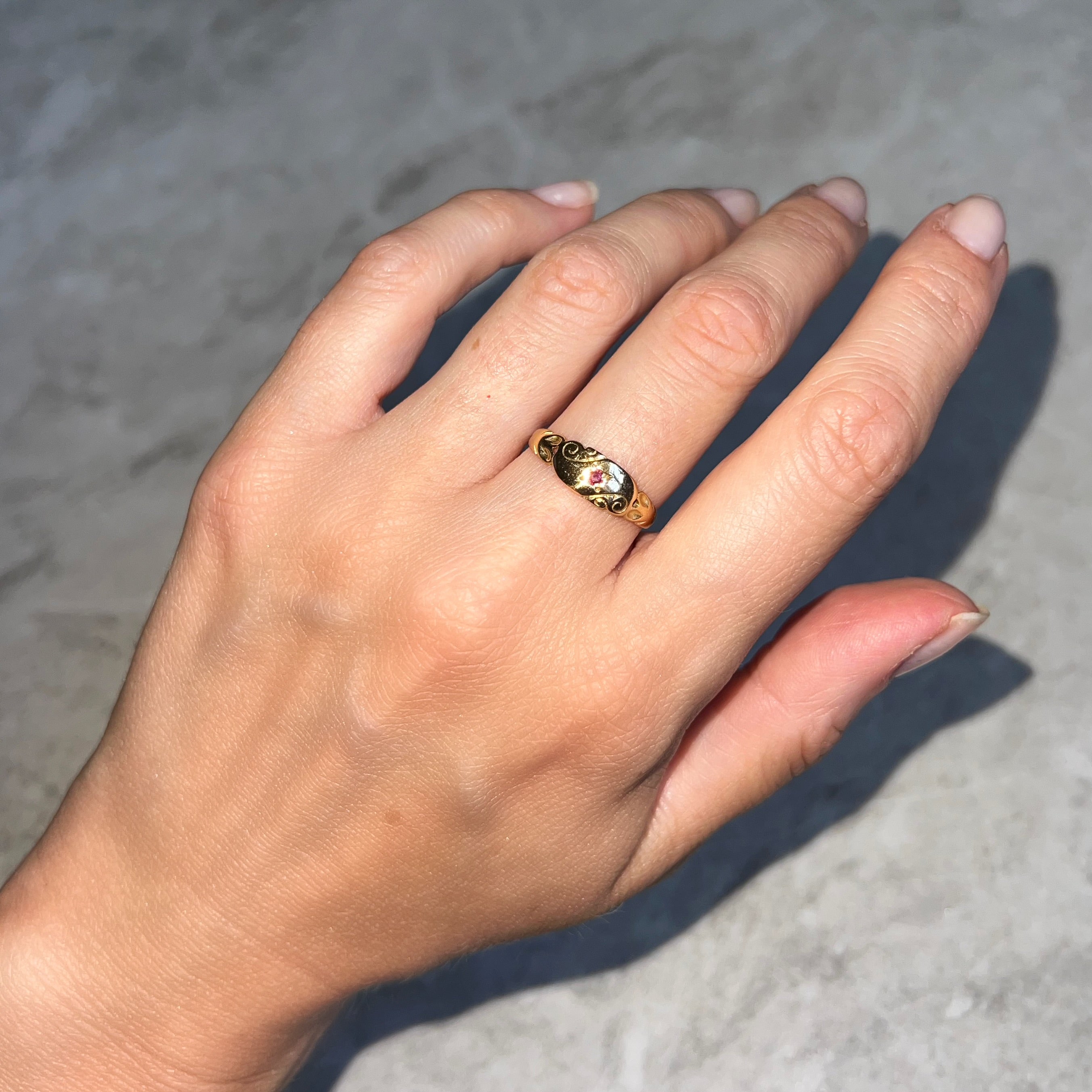 Antique 18ct Gold Sweetheart Band with Ruby