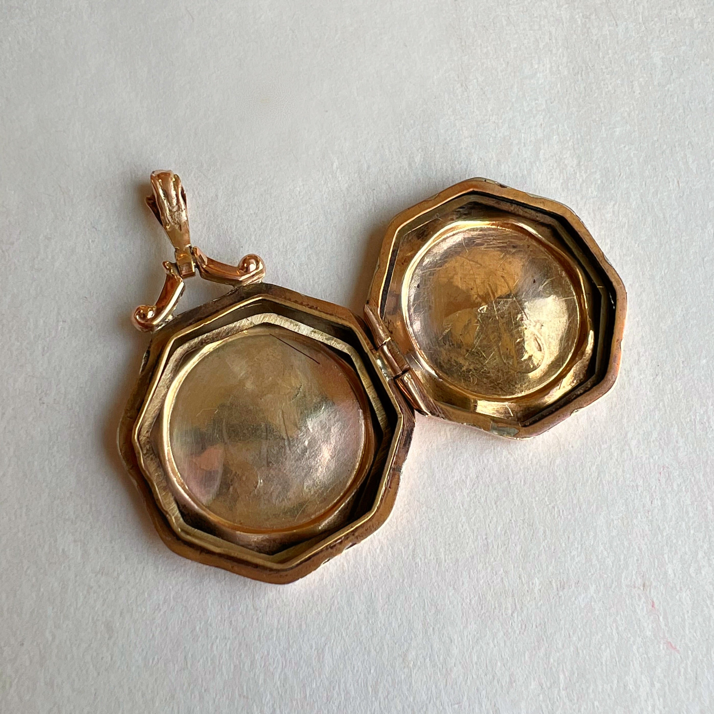 Vintage 9ct Gold Front and Back Locket with Bird and Flower design