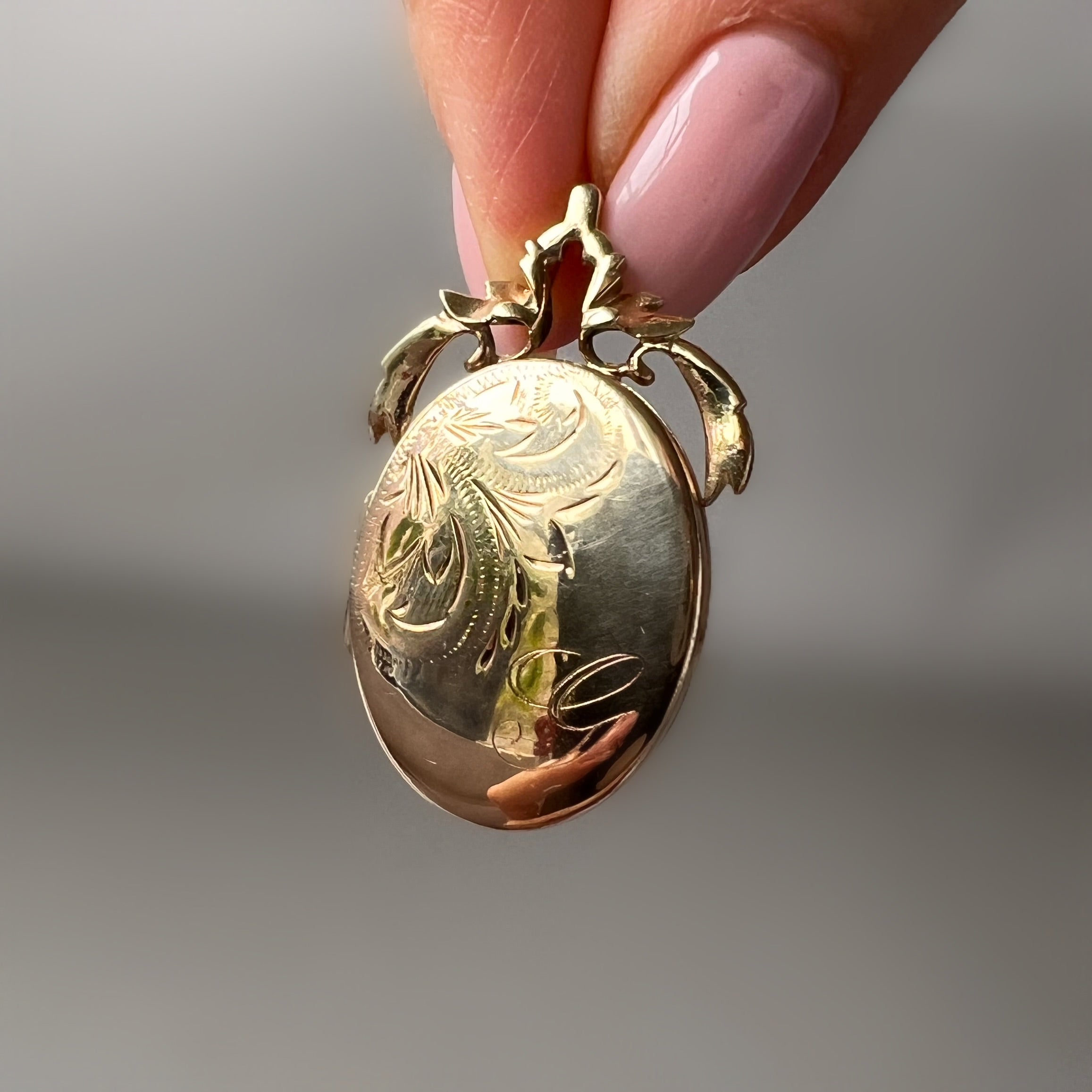 Vintage 9ct Gold Locket With Ornate Bale