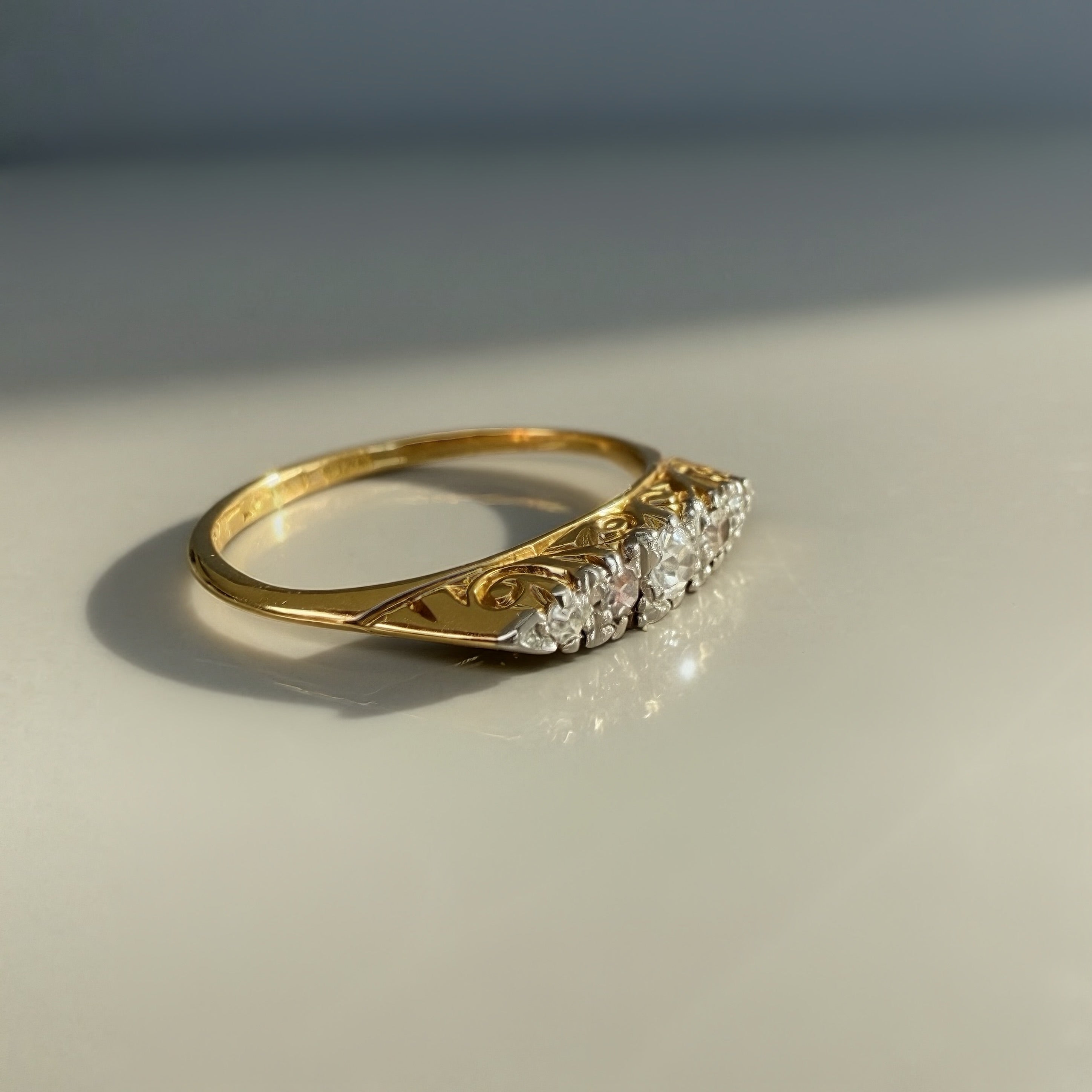 Antique Graduated 0.10ct Diamond Ring