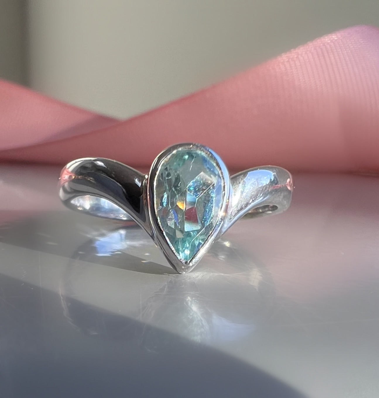 Vintage 9ct White Gold and Pear Shaped Aquamarine Ring