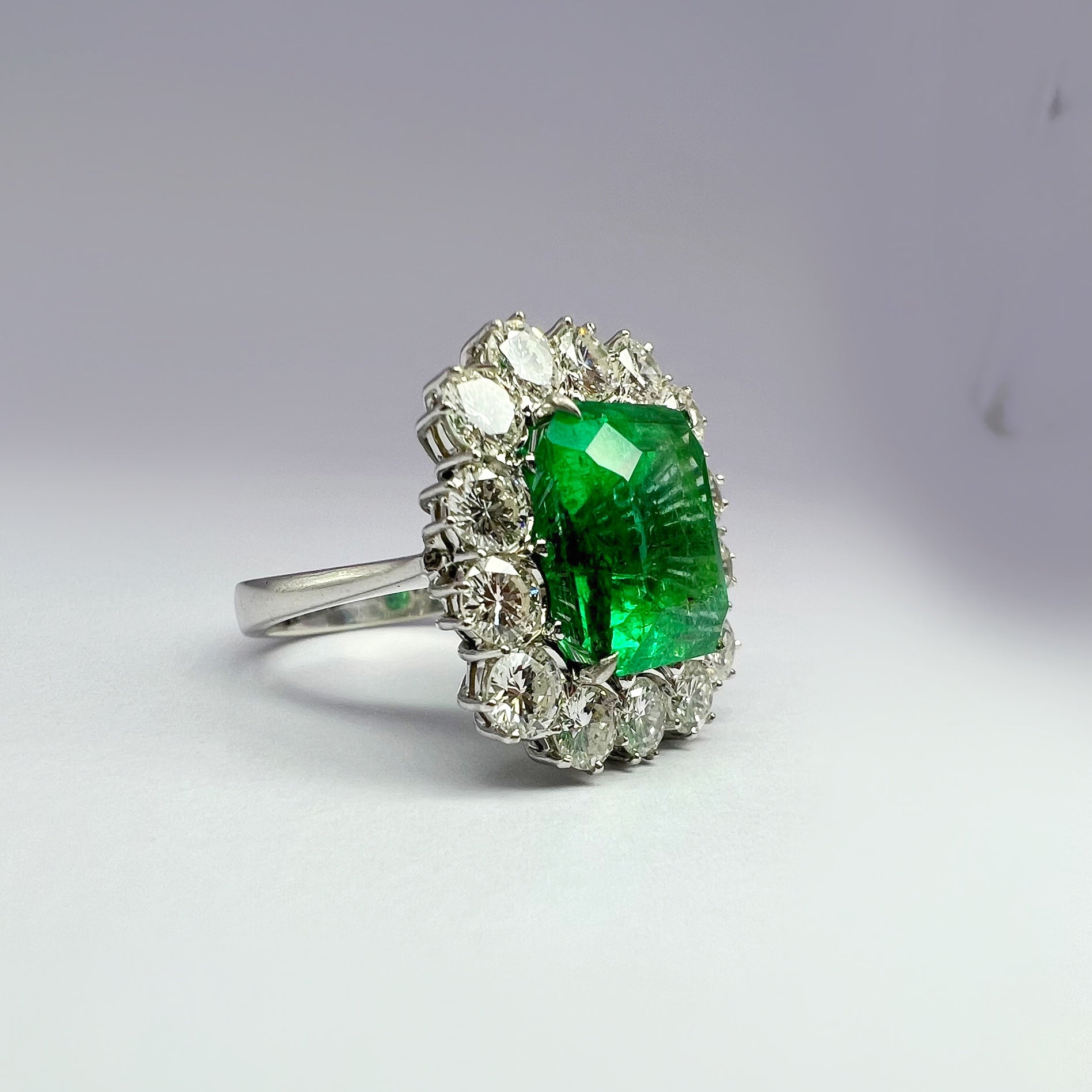 Beautiful Vintage 6.83ct Emerald and Diamond Ring