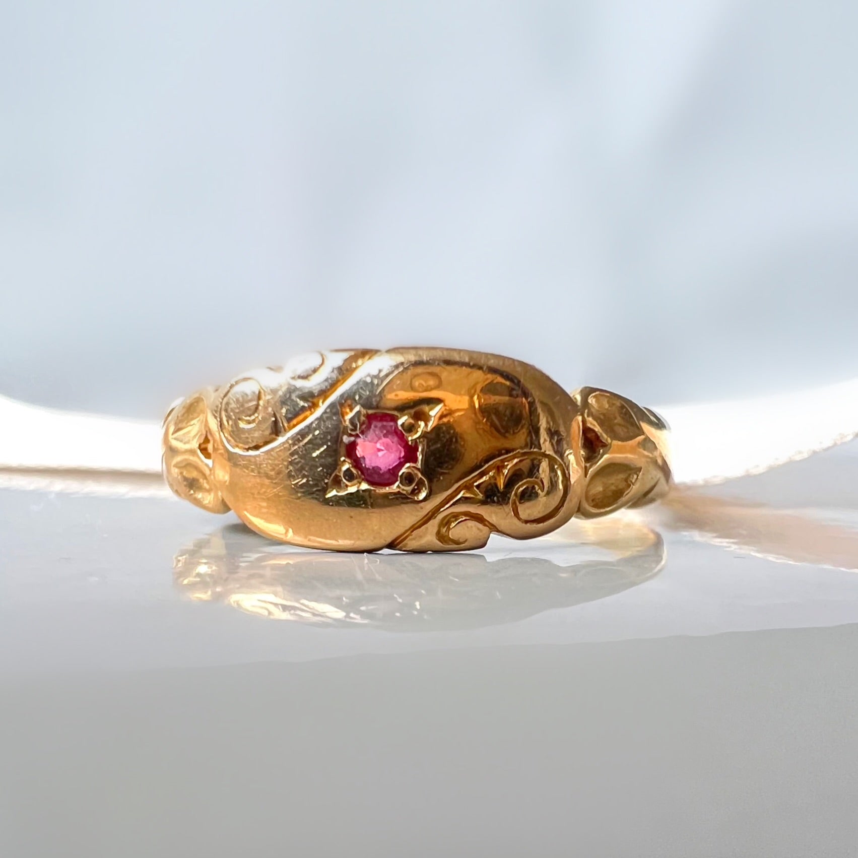 Antique 18ct Gold Sweetheart Band with Ruby